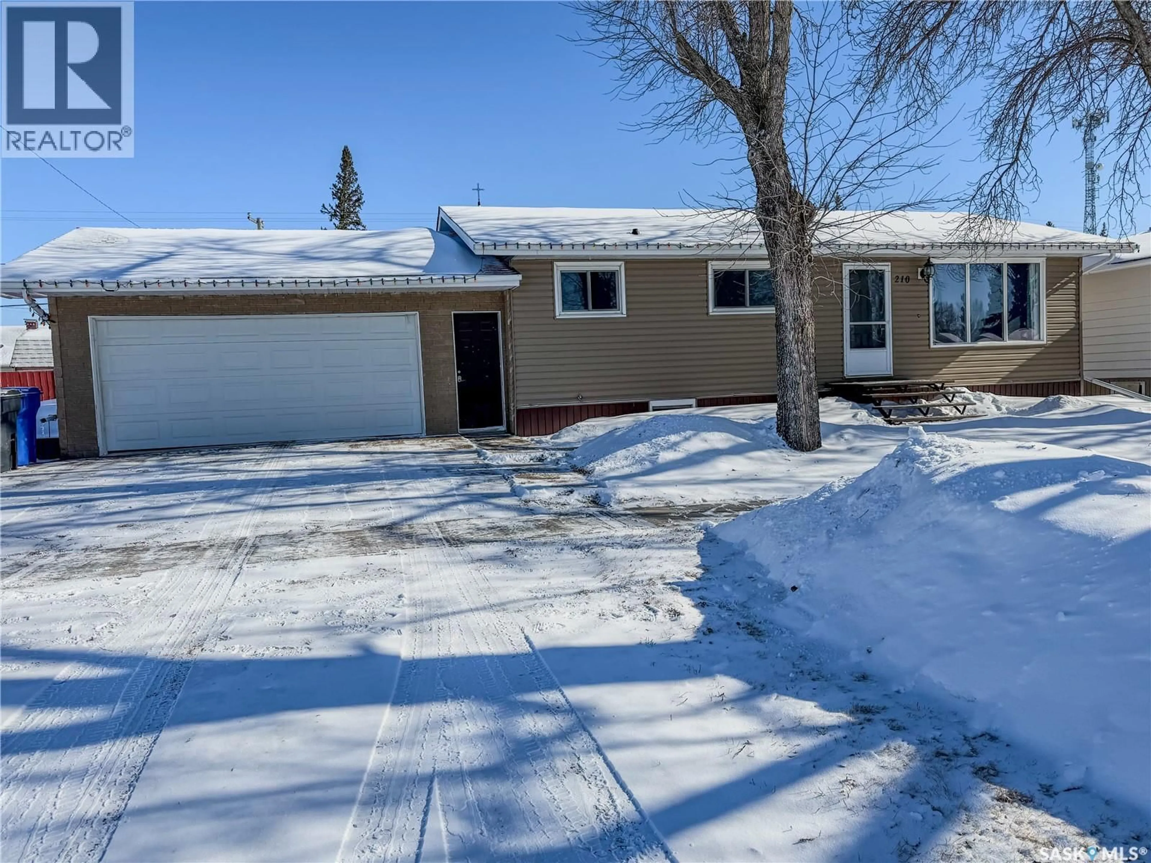 A pic from outside/outdoor area/front of a property/back of a property/a pic from drone, street for 210 WELLS AVENUE, Langenburg Saskatchewan S0A2A0