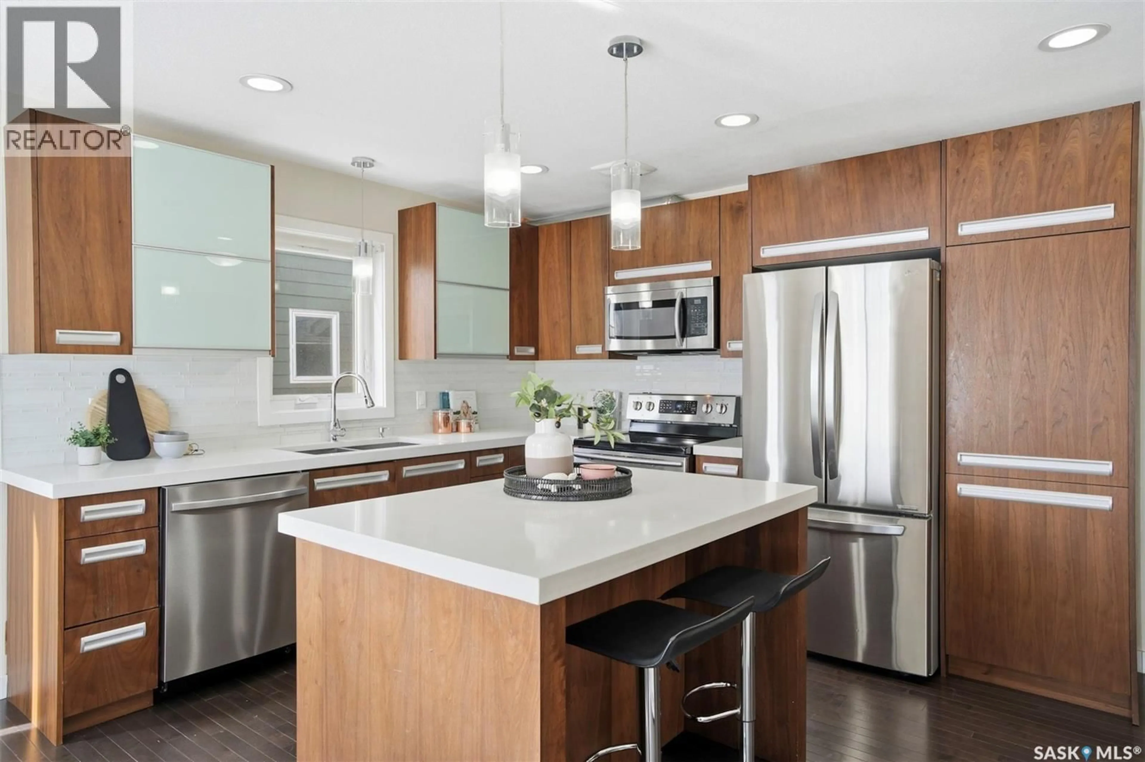 Contemporary kitchen, unknown for 434 PICHLER CRESCENT, Saskatoon Saskatchewan S7V0H2