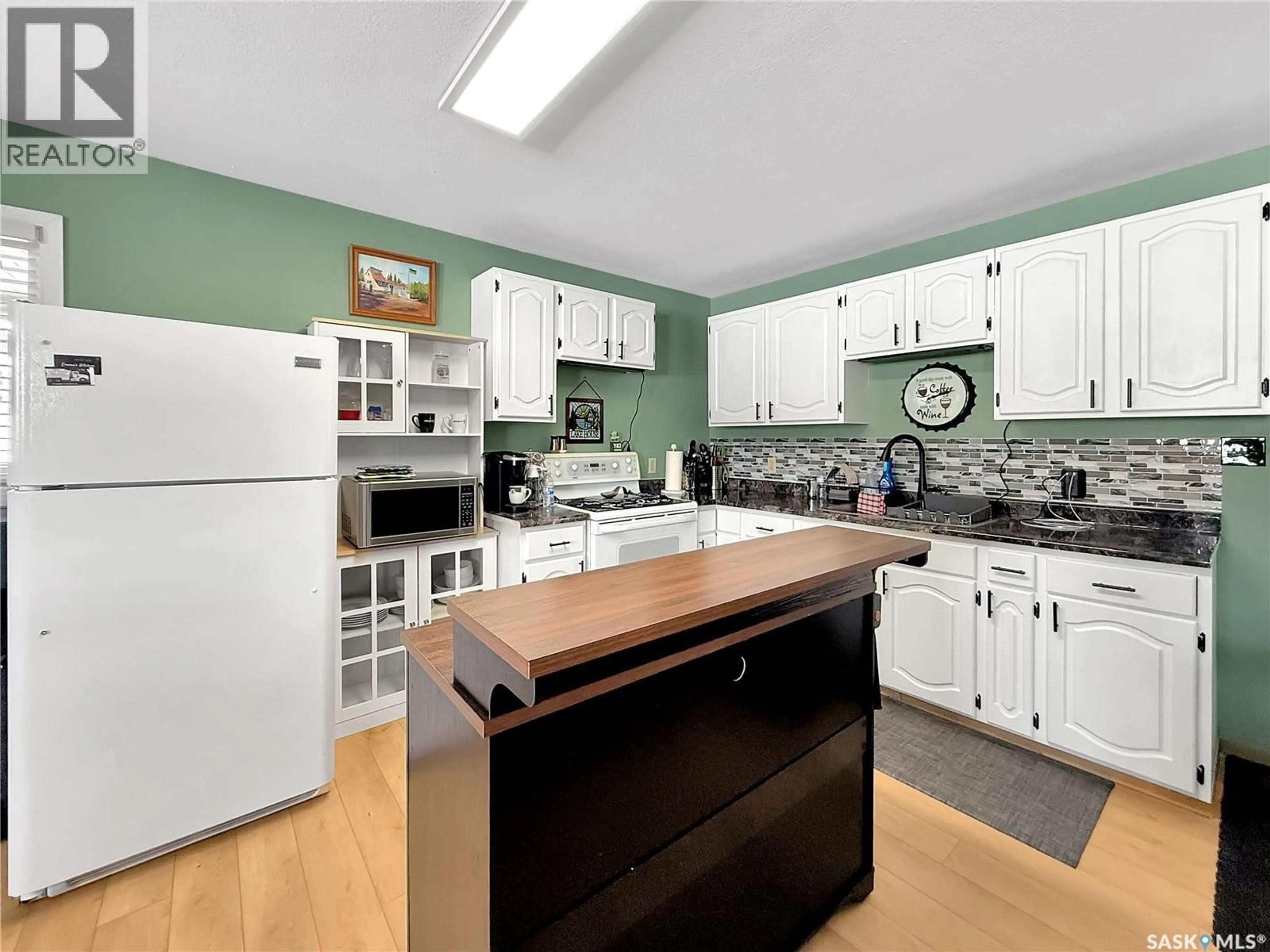 Standard kitchen, unknown for 8 WHITE BIRCH CRESCENT, Candle Lake Saskatchewan S0J3E0