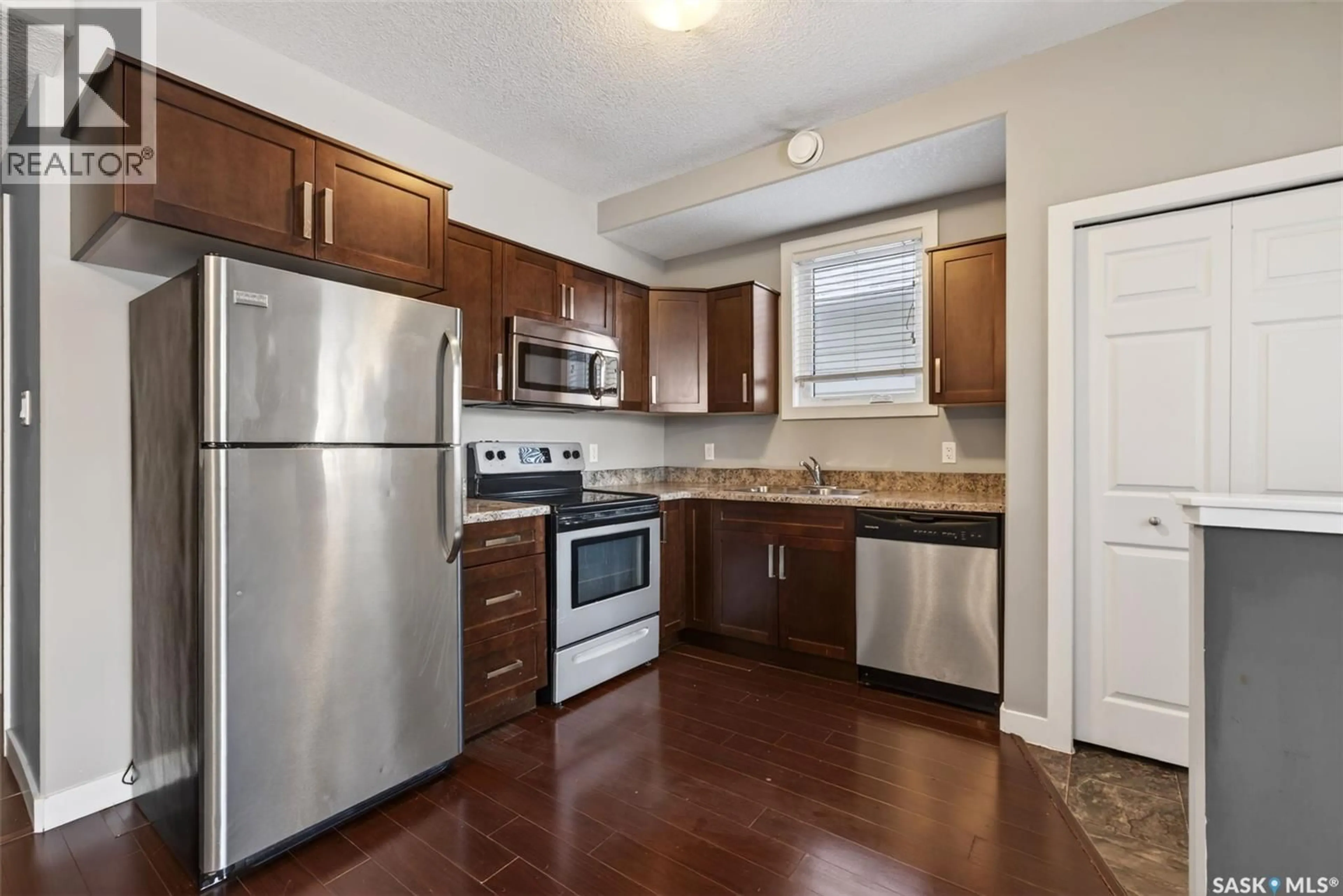 Standard kitchen, unknown for 446 ARTHUR STREET, Regina Saskatchewan S4R4X4