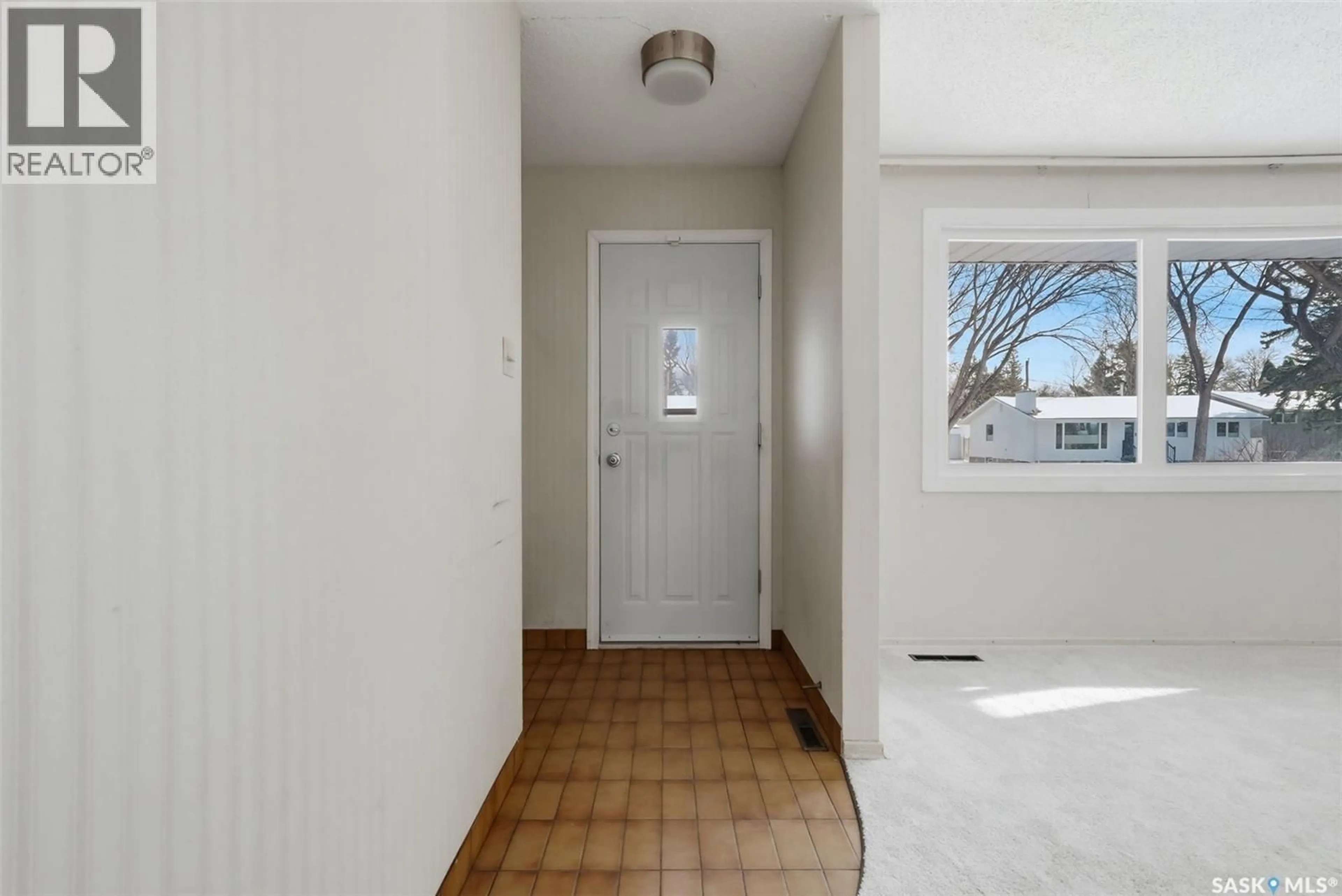 Indoor entryway for 148 MARSH CRESCENT, Regina Saskatchewan S4S5J7