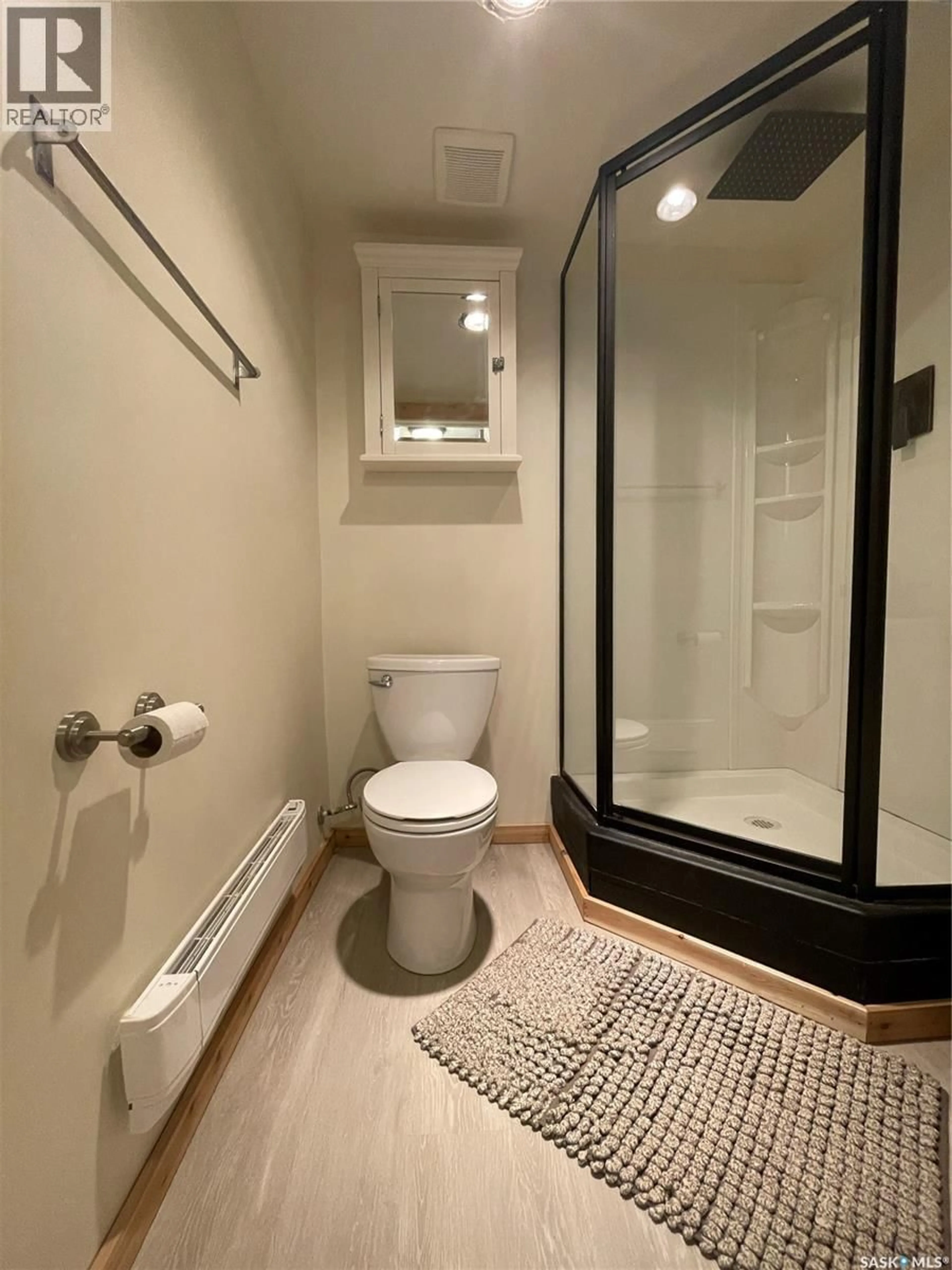 Standard bathroom, unknown for 608 WHYTE STREET, Loreburn Saskatchewan S0H2S0