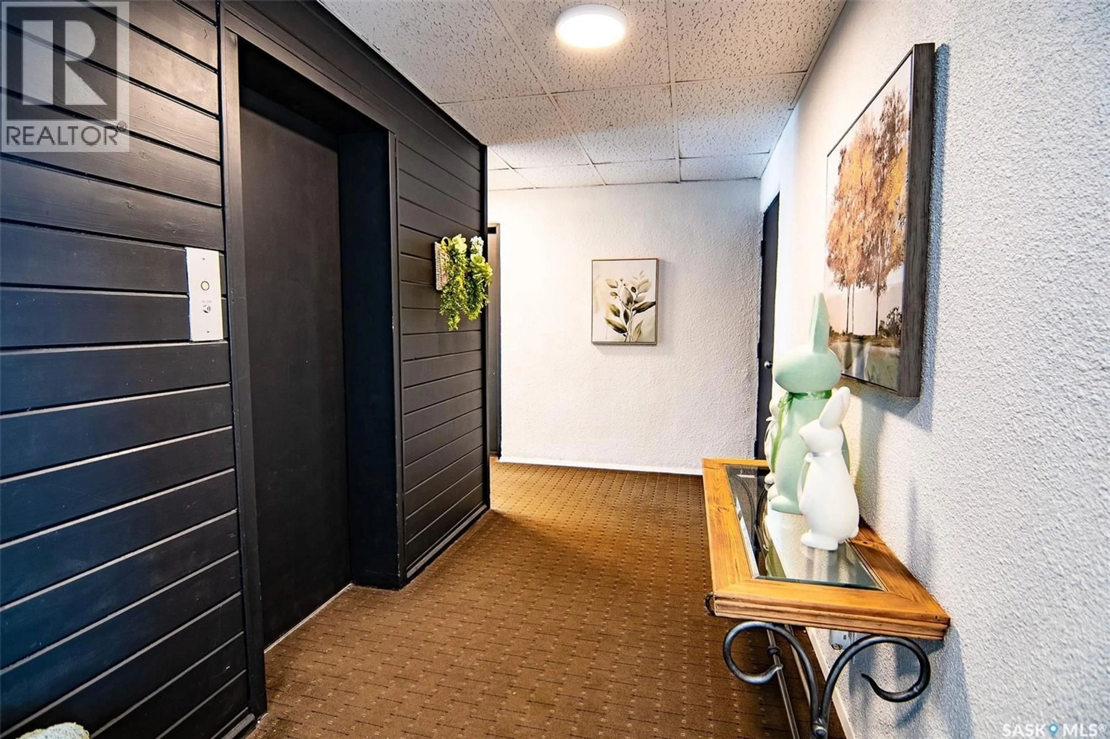 Indoor foyer for W - 202 699 28TH STREET, Prince Albert Saskatchewan S6V5E6