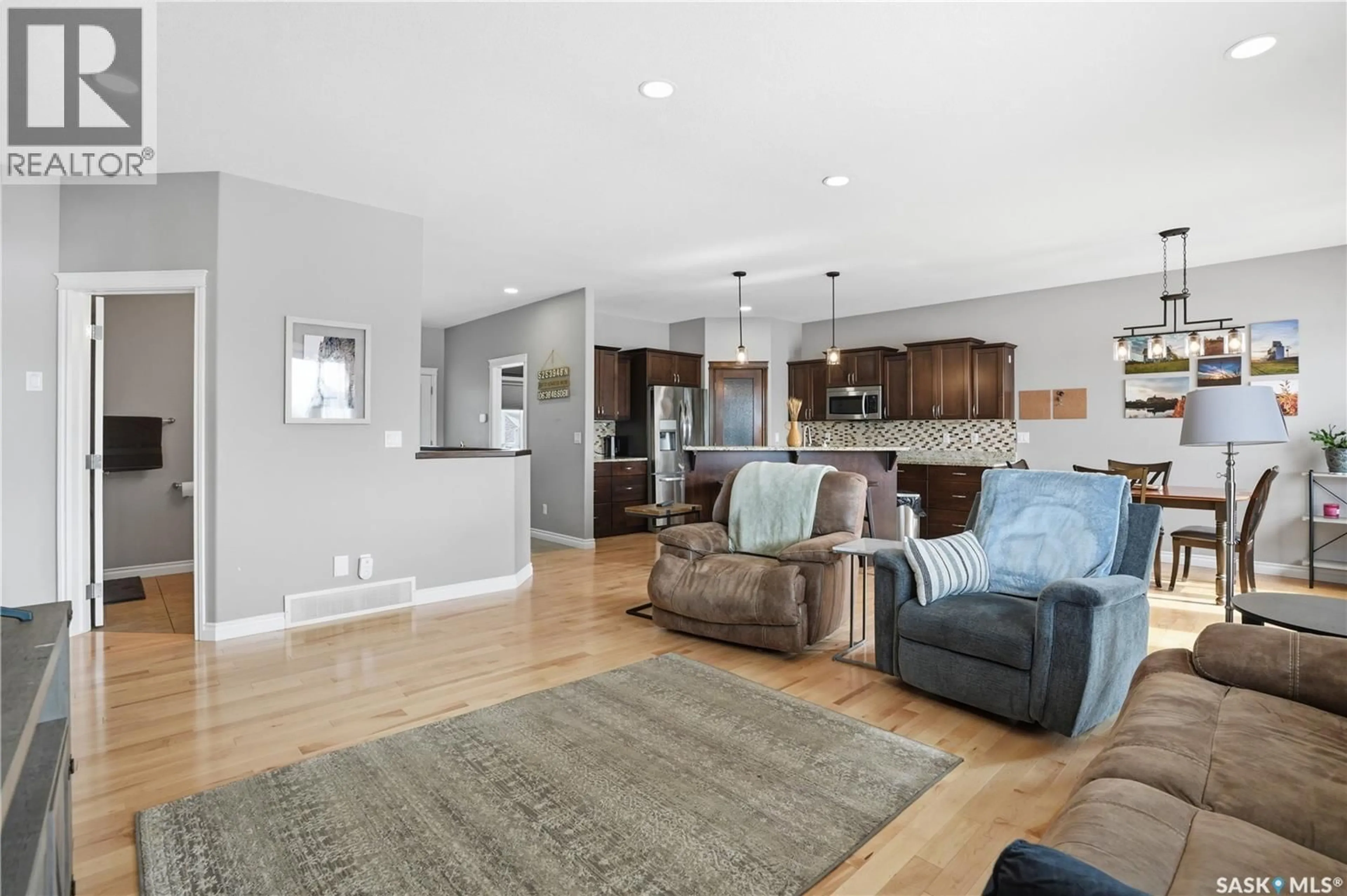 Open concept kitchen, unknown for 234 GREENFIELD CRESCENT, Saskatoon Saskatchewan S7R0B6