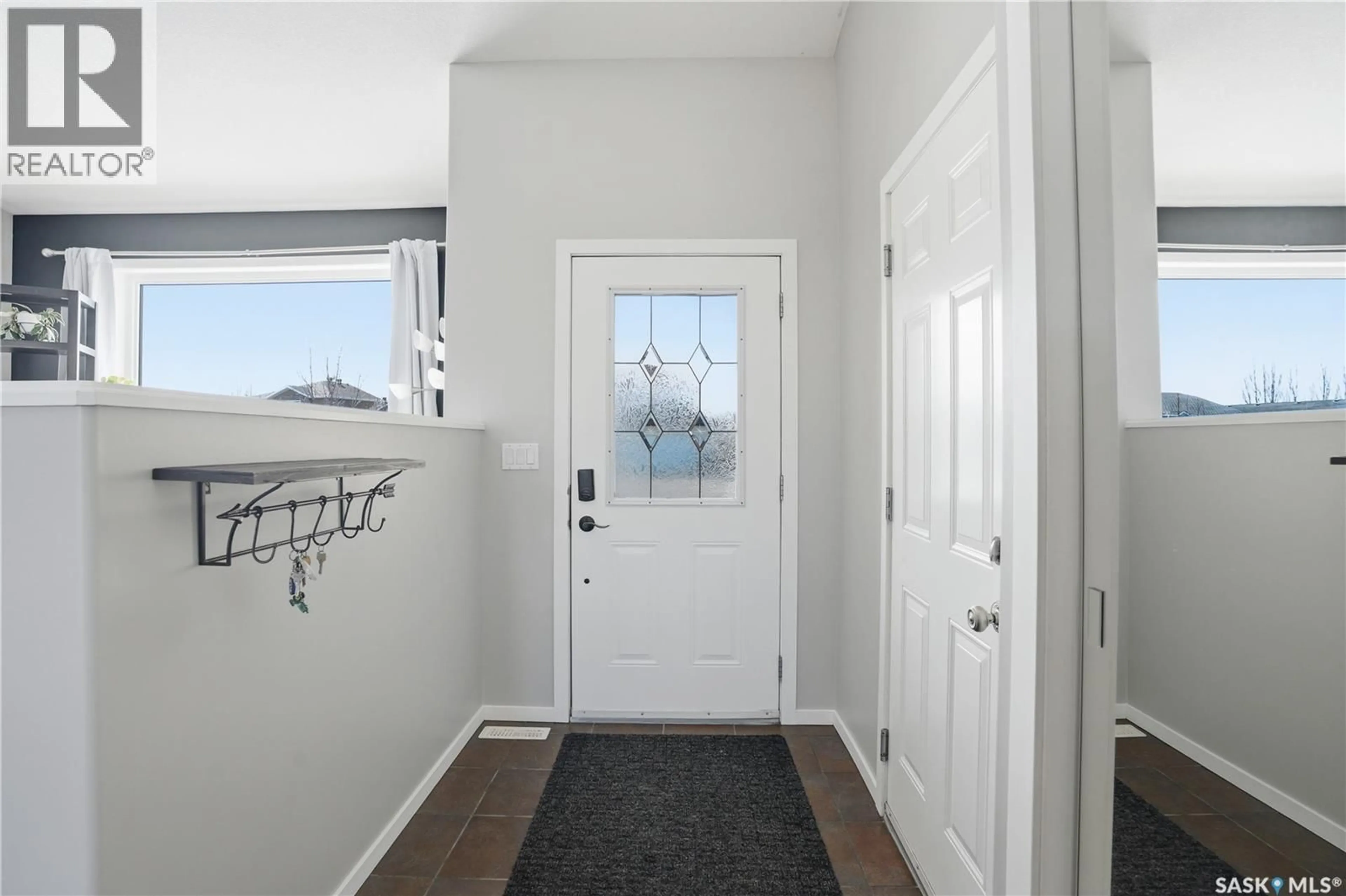 Indoor entryway for 458 STENSRUD ROAD, Saskatoon Saskatchewan S7W1B5