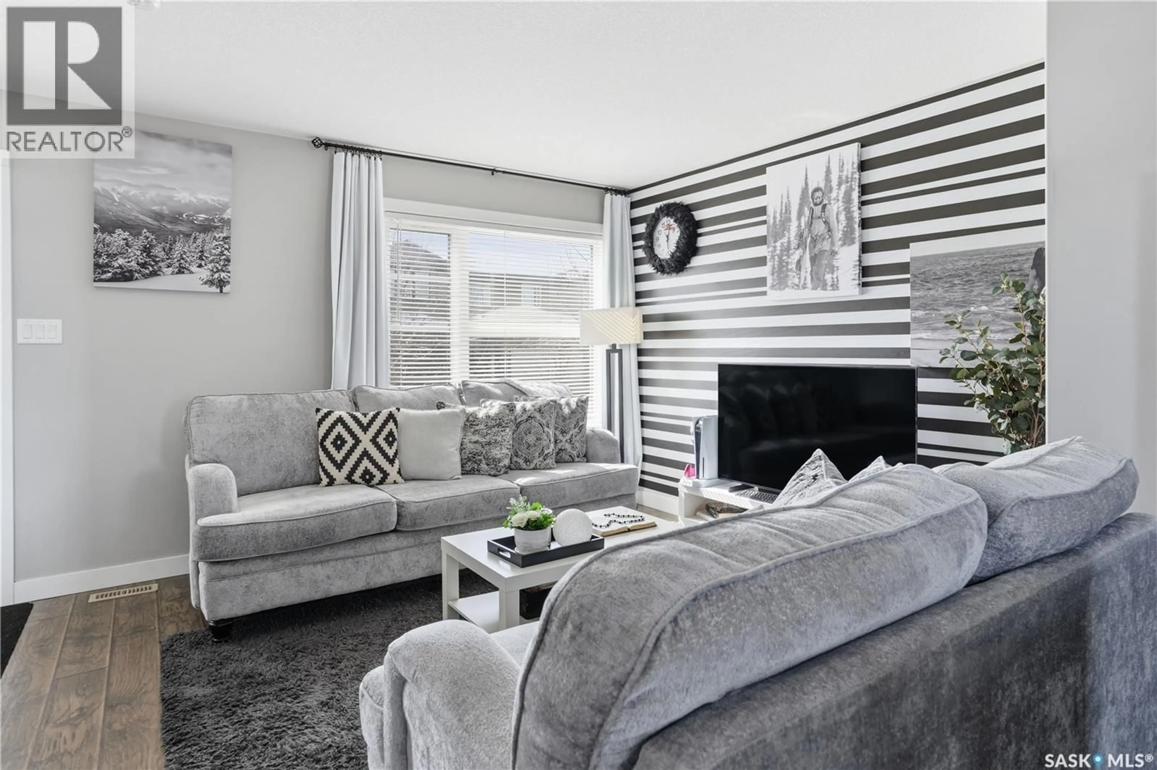 Living room with furniture, unknown for 5624 GLIDE CRESCENT, Regina Saskatchewan S4W0P1