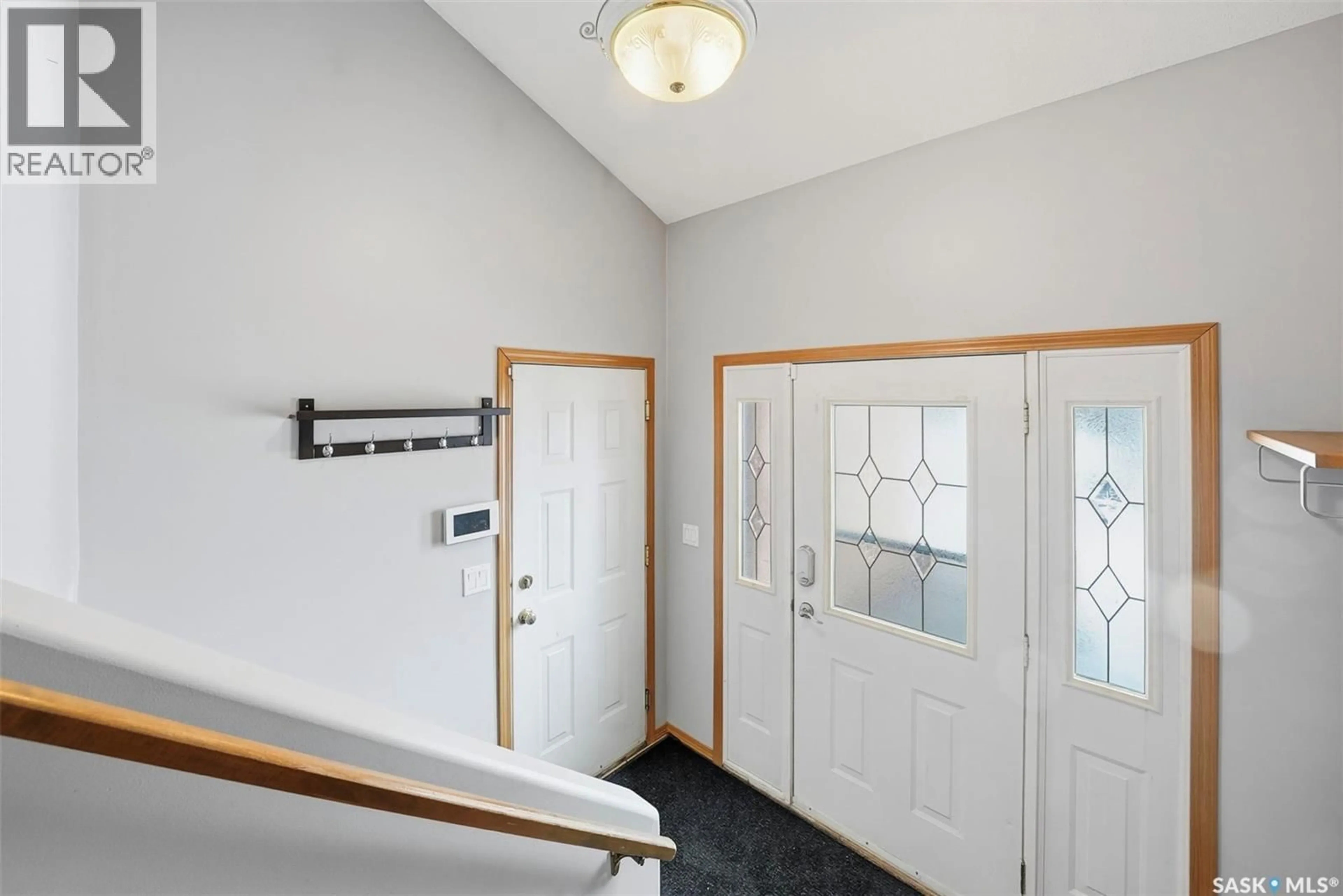 Indoor entryway for 11 COLUMBIA DRIVE, Saskatoon Saskatchewan S7K1E3