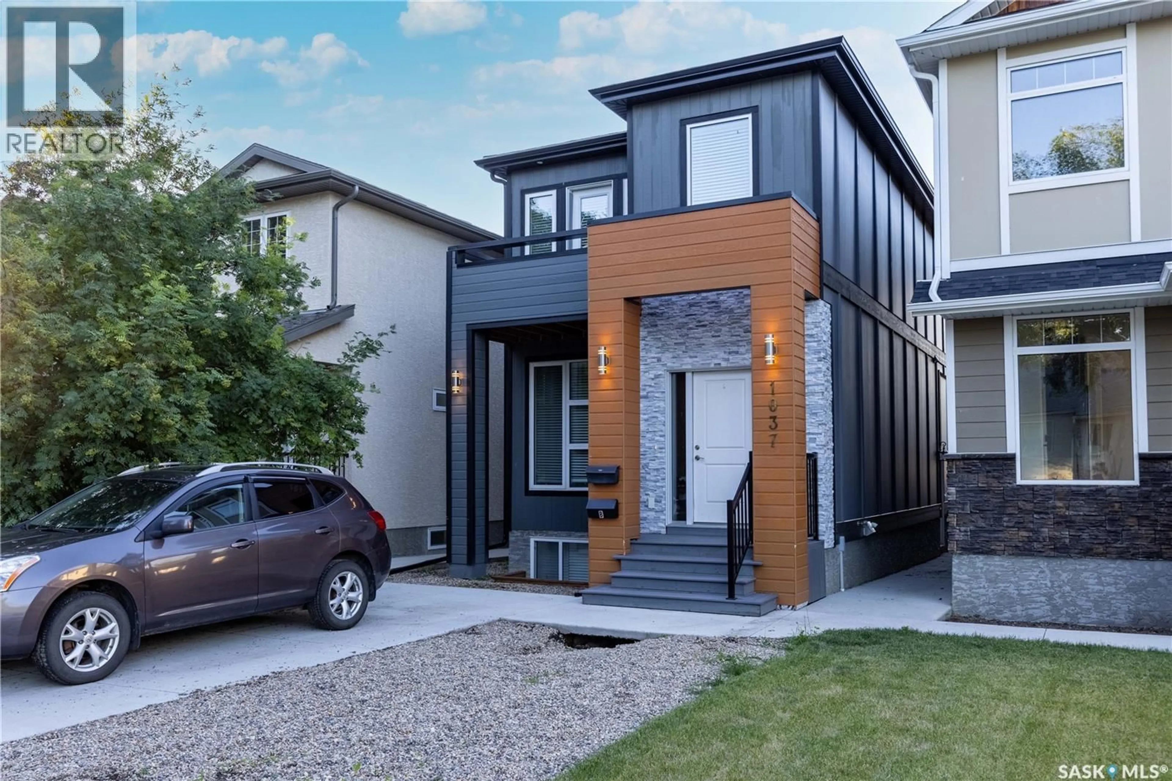 Home with vinyl exterior material, street for 1037 7TH STREET, Saskatoon Saskatchewan S7H0Y7