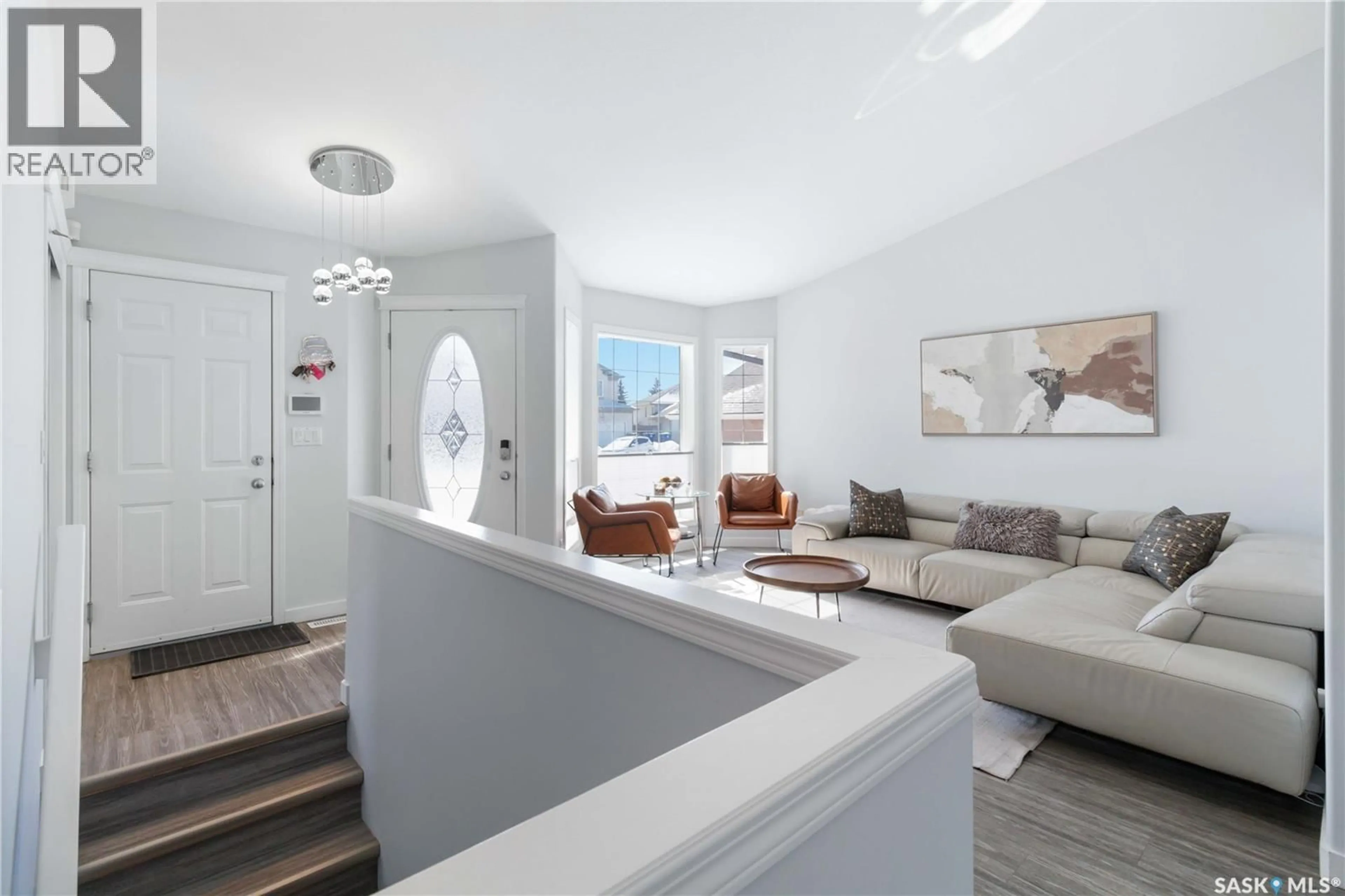 Indoor entryway for 330 SEARS COVE, Saskatoon Saskatchewan S7N4V7