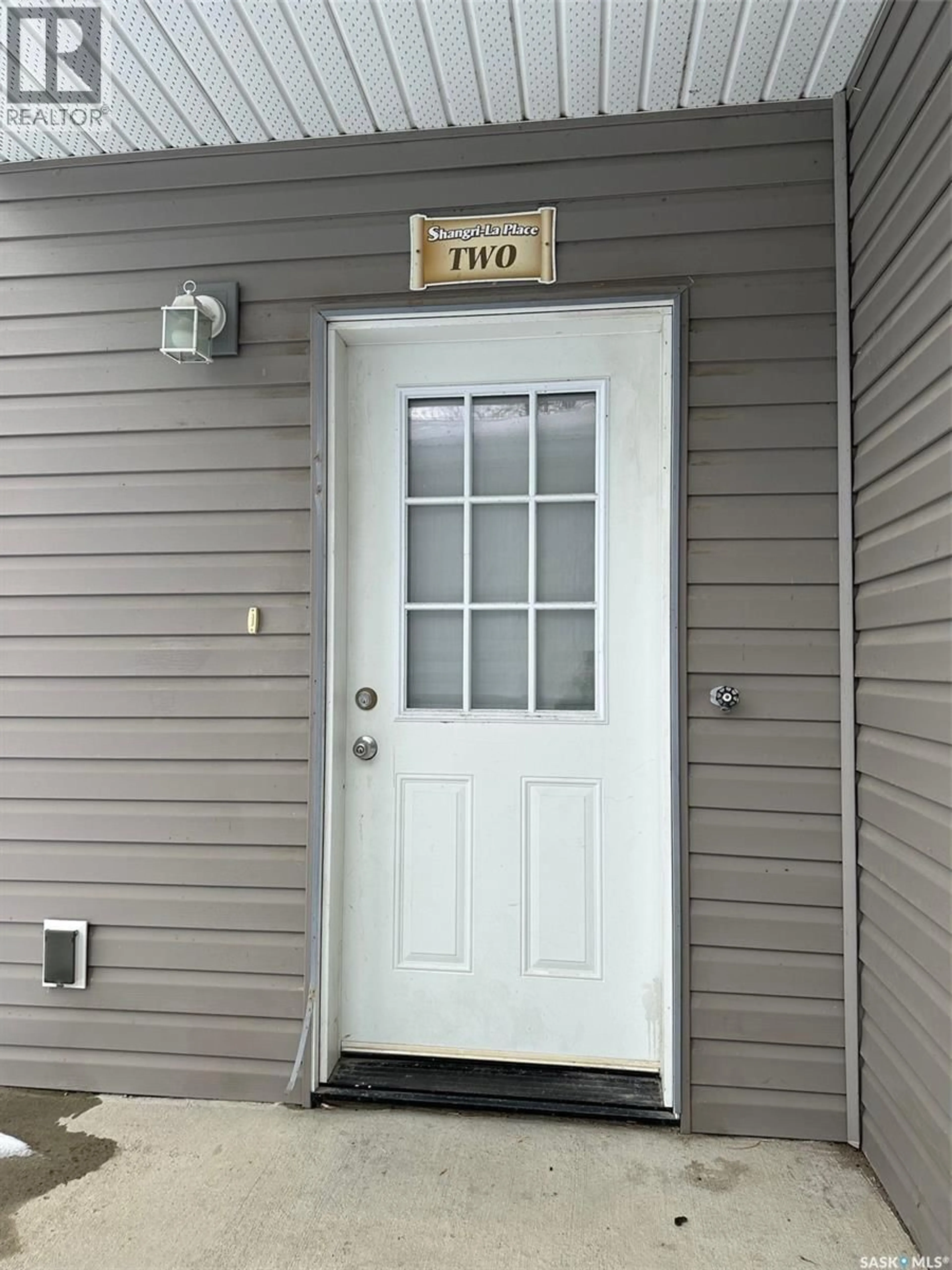 Indoor entryway for 2 416 MAIN STREET, Bienfait Saskatchewan S0C0M0