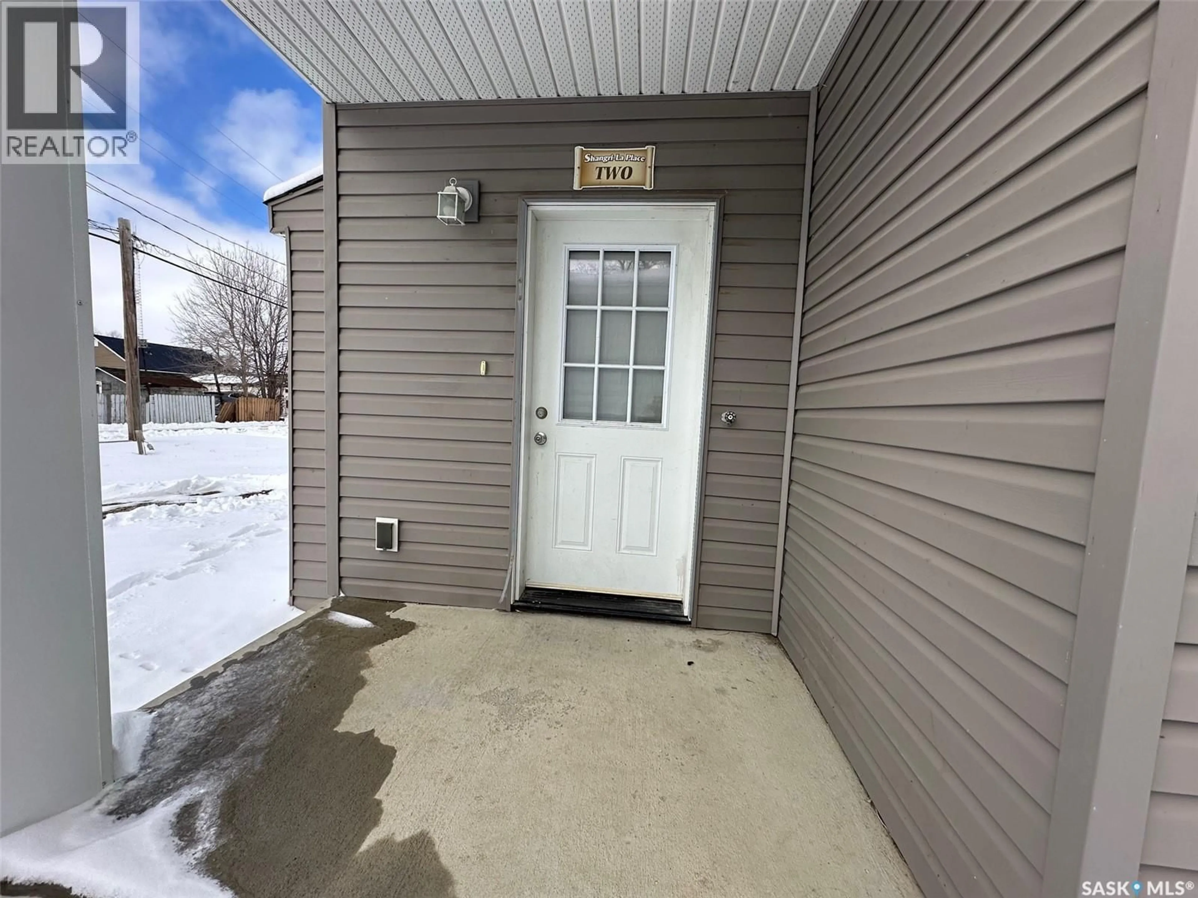 Indoor entryway for 2 416 MAIN STREET, Bienfait Saskatchewan S0C0M0