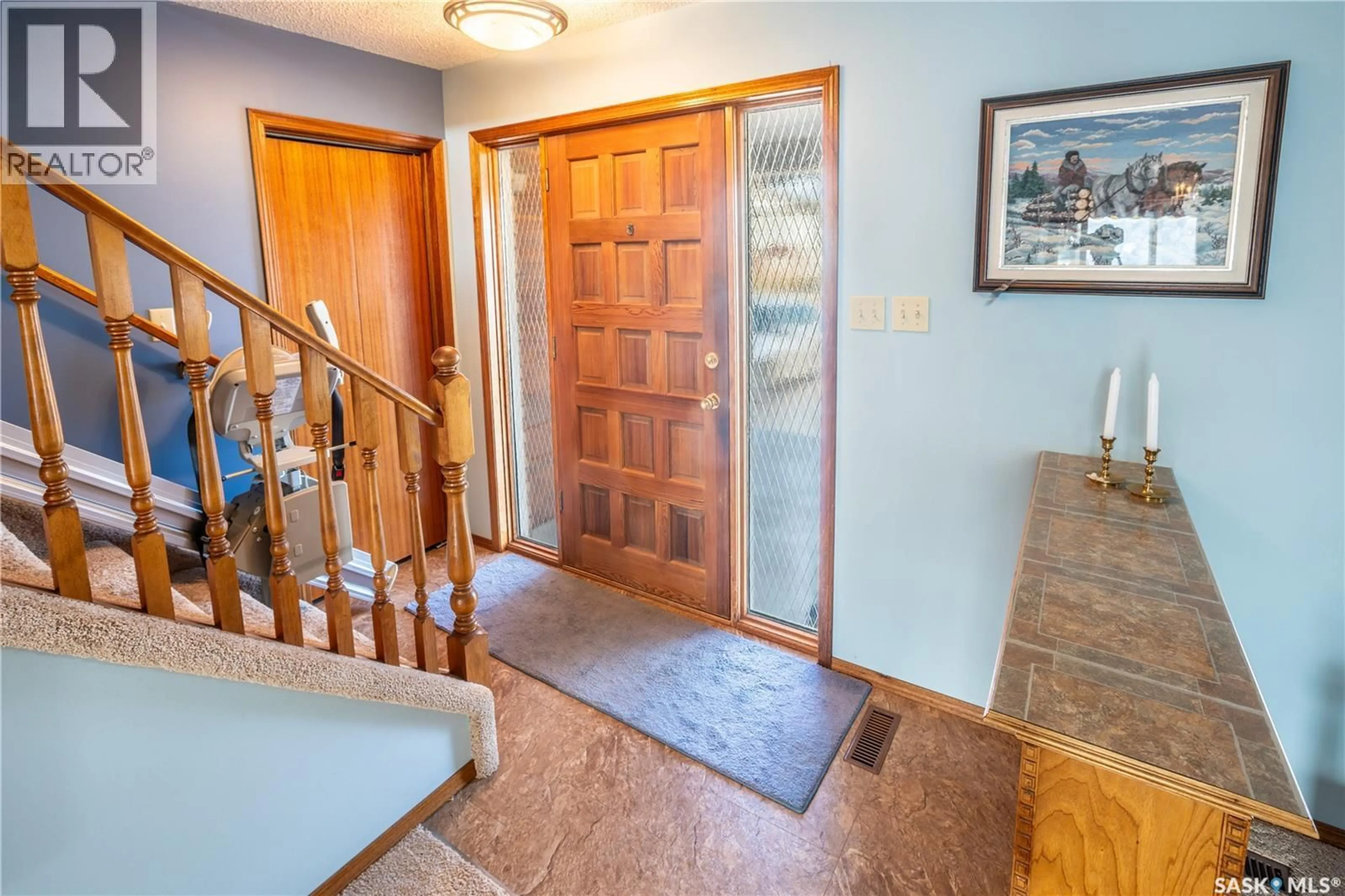 Indoor foyer for 89 CALYPSO DRIVE, Moose Jaw Saskatchewan S6J1G1