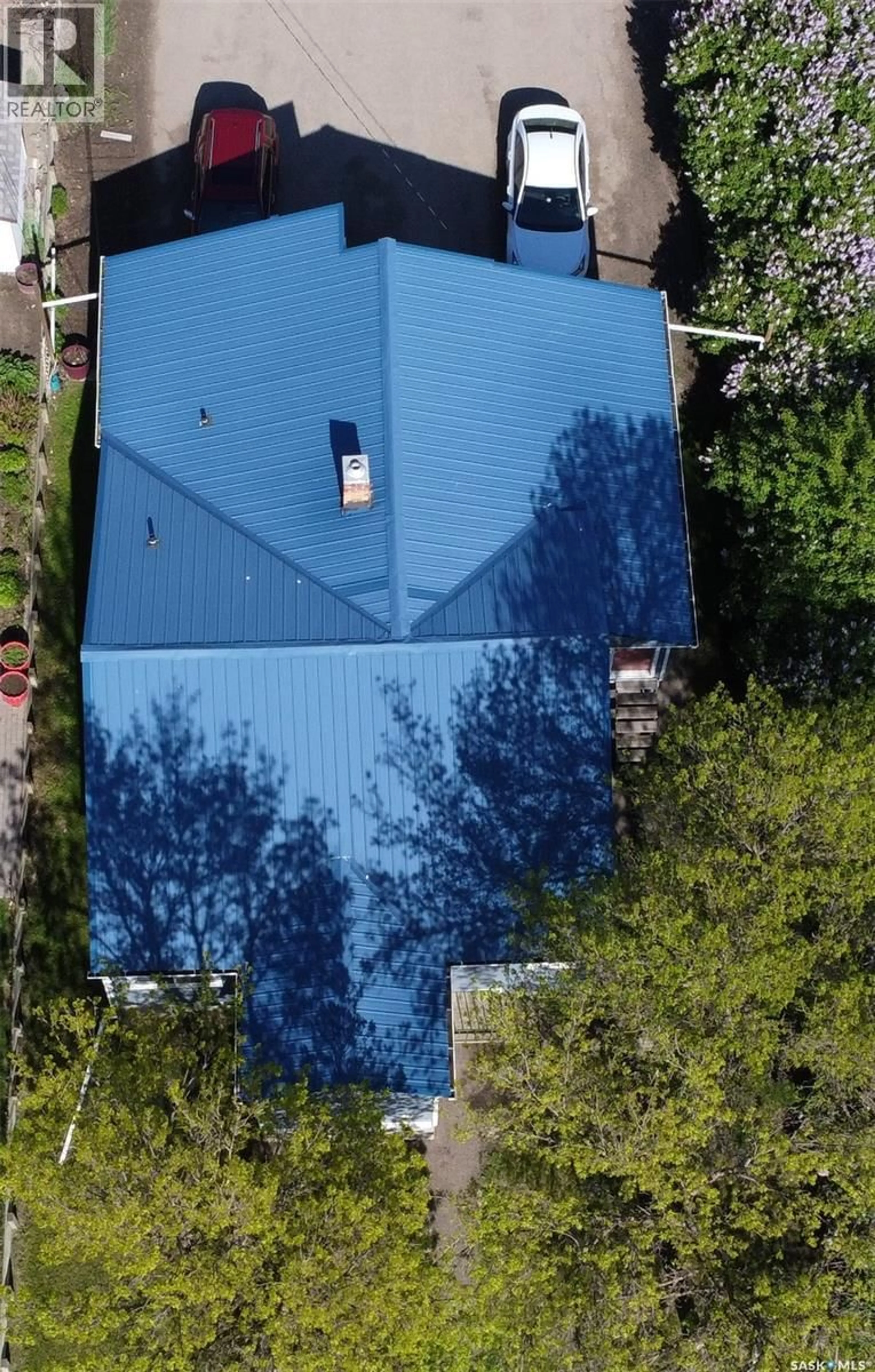 A pic from outside/outdoor area/front of a property/back of a property/a pic from drone, building for 267 7TH AVENUE, Swift Current Saskatchewan S9H0Y9