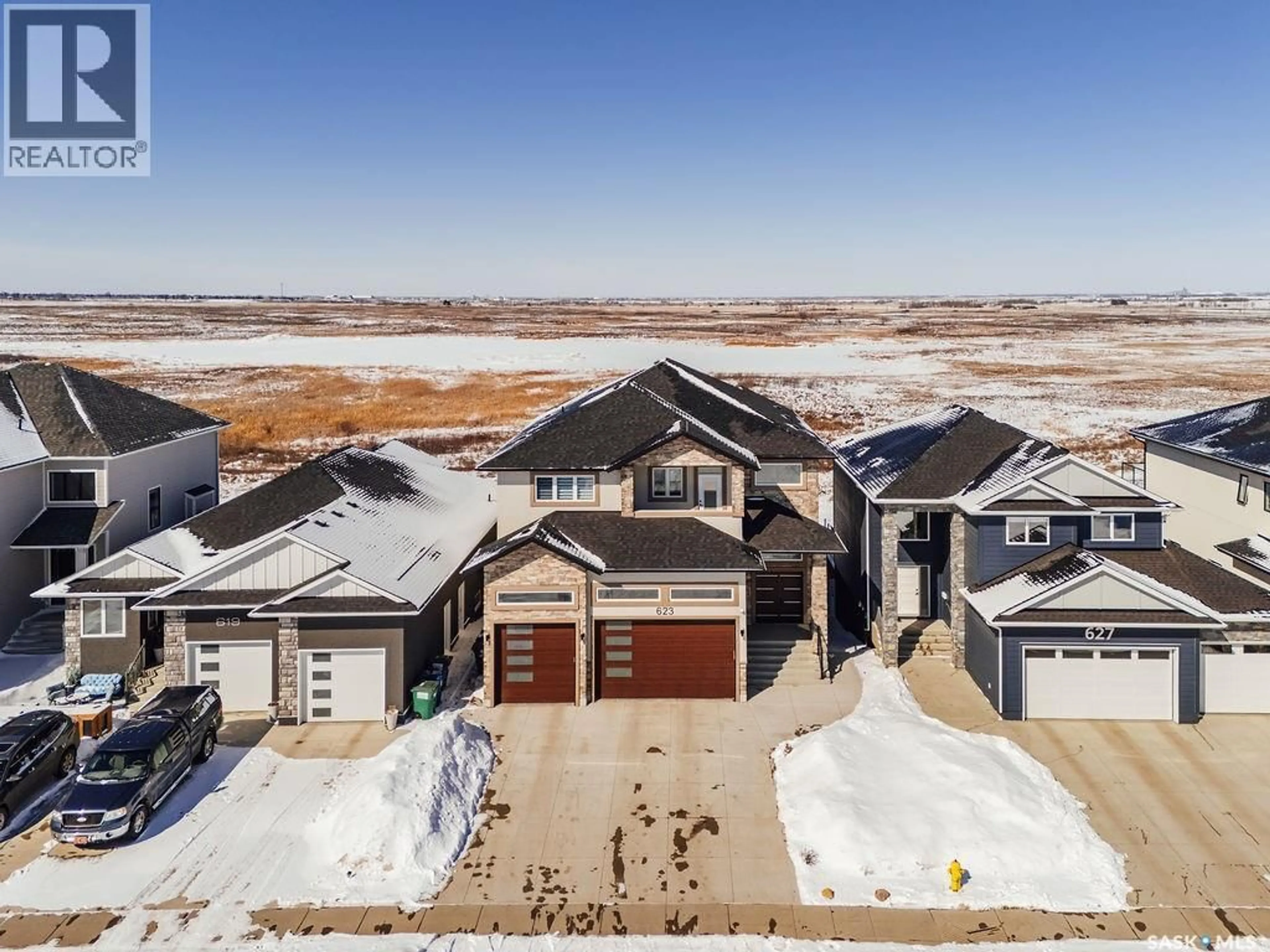 A pic from outside/outdoor area/front of a property/back of a property/a pic from drone, street for 623 KENASCHUK CRESCENT, Saskatoon Saskatchewan S7W0C2