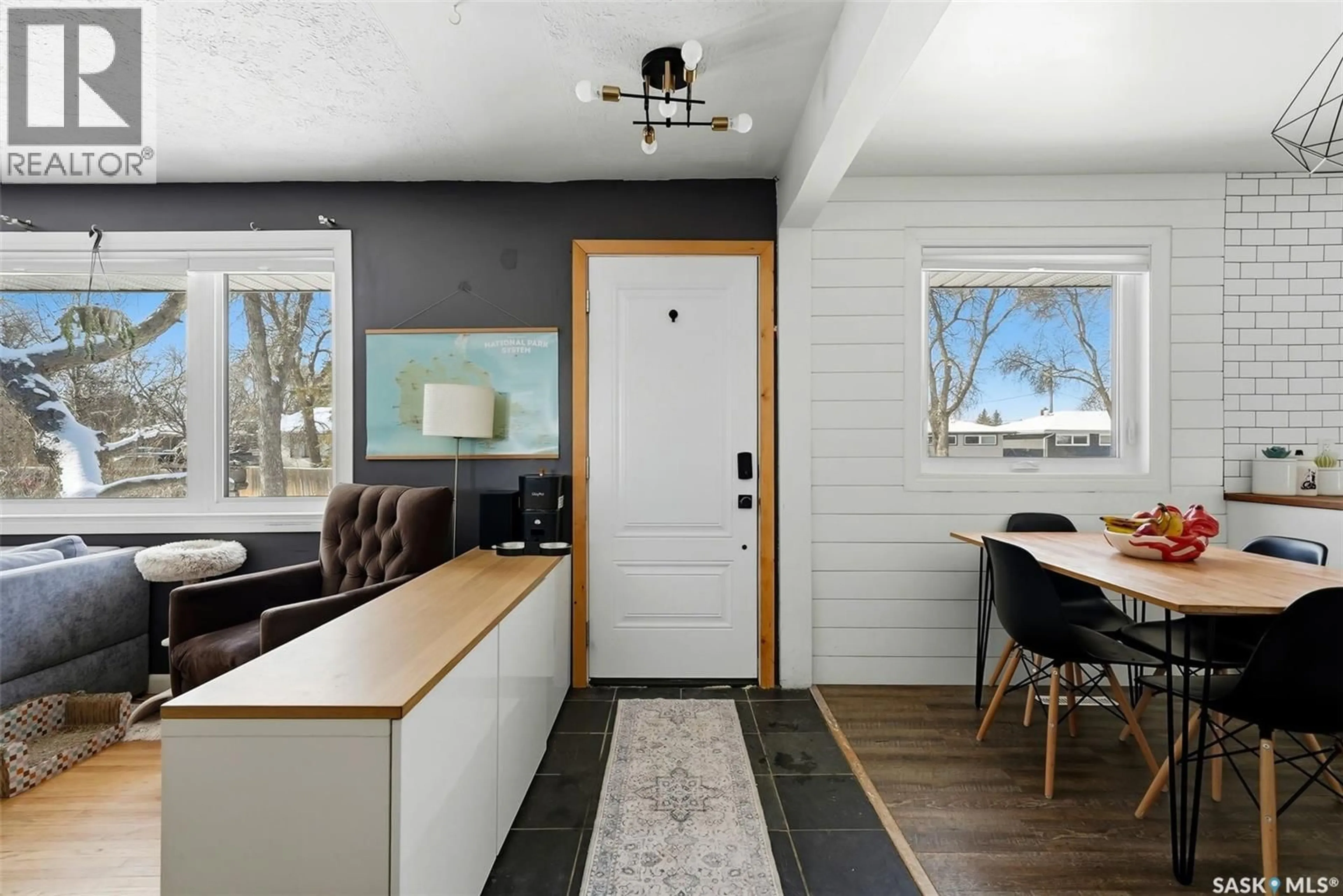 Indoor entryway for 135 DAFFODIL CRESCENT, Regina Saskatchewan S4S5A5