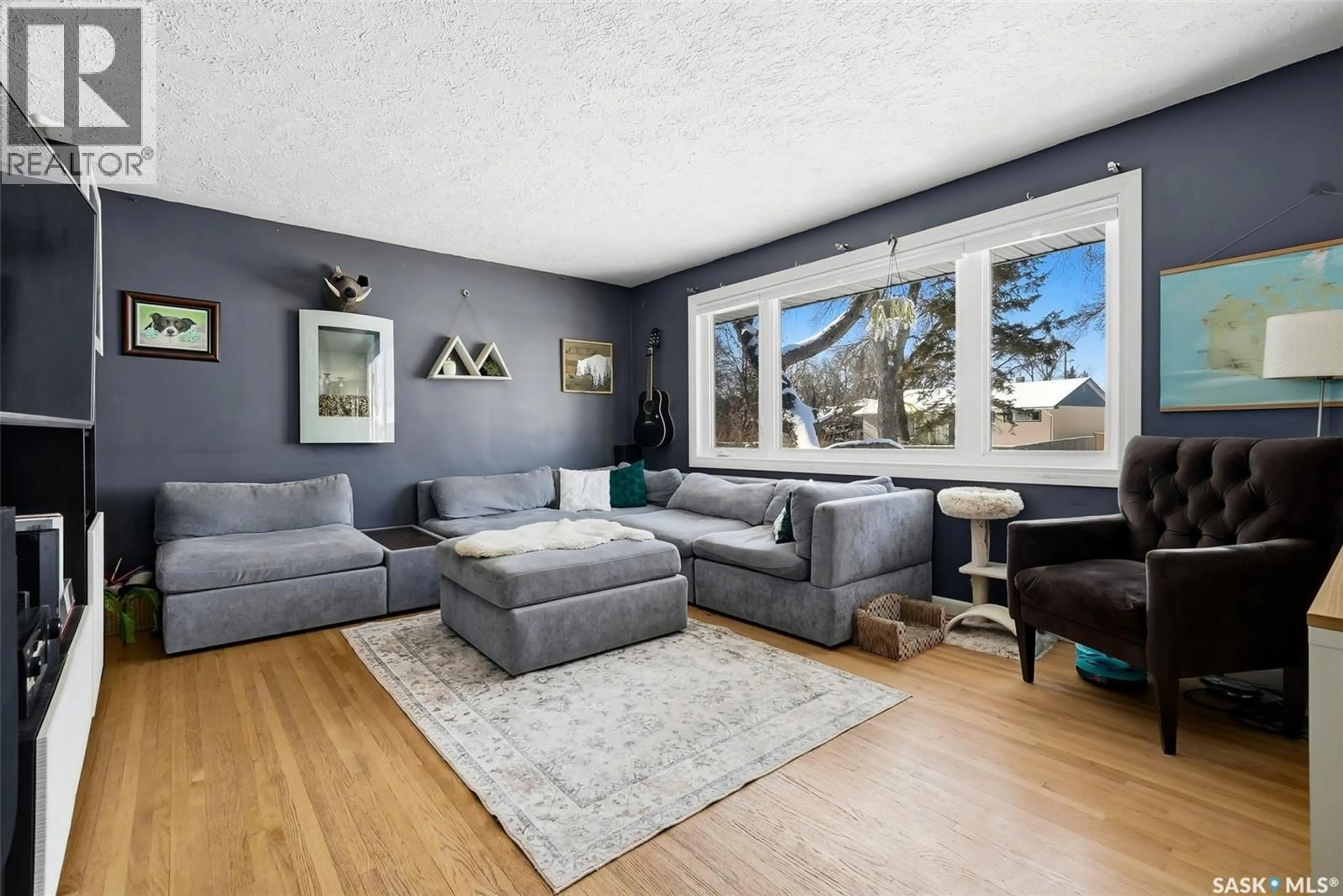 Living room with furniture, wood/laminate floor for 135 DAFFODIL CRESCENT, Regina Saskatchewan S4S5A5