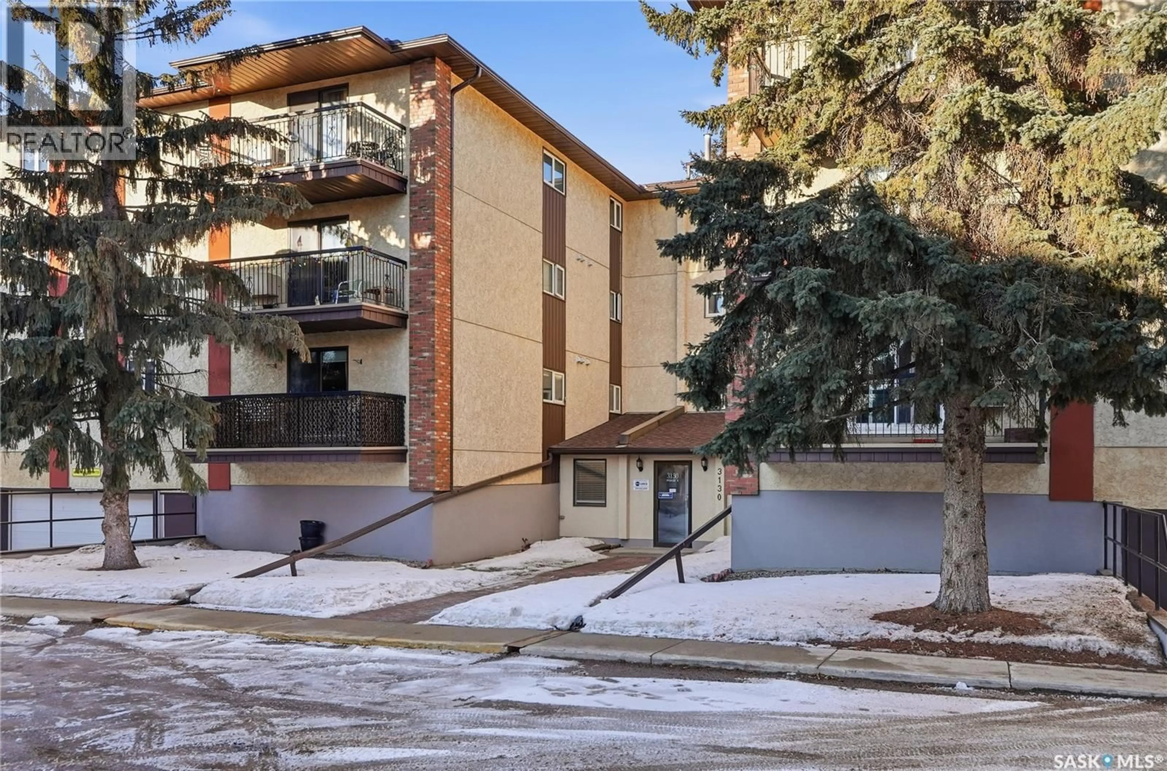 Patio, street for 206 - 3130 LOUISE STREET, Saskatoon Saskatchewan S7J3L8