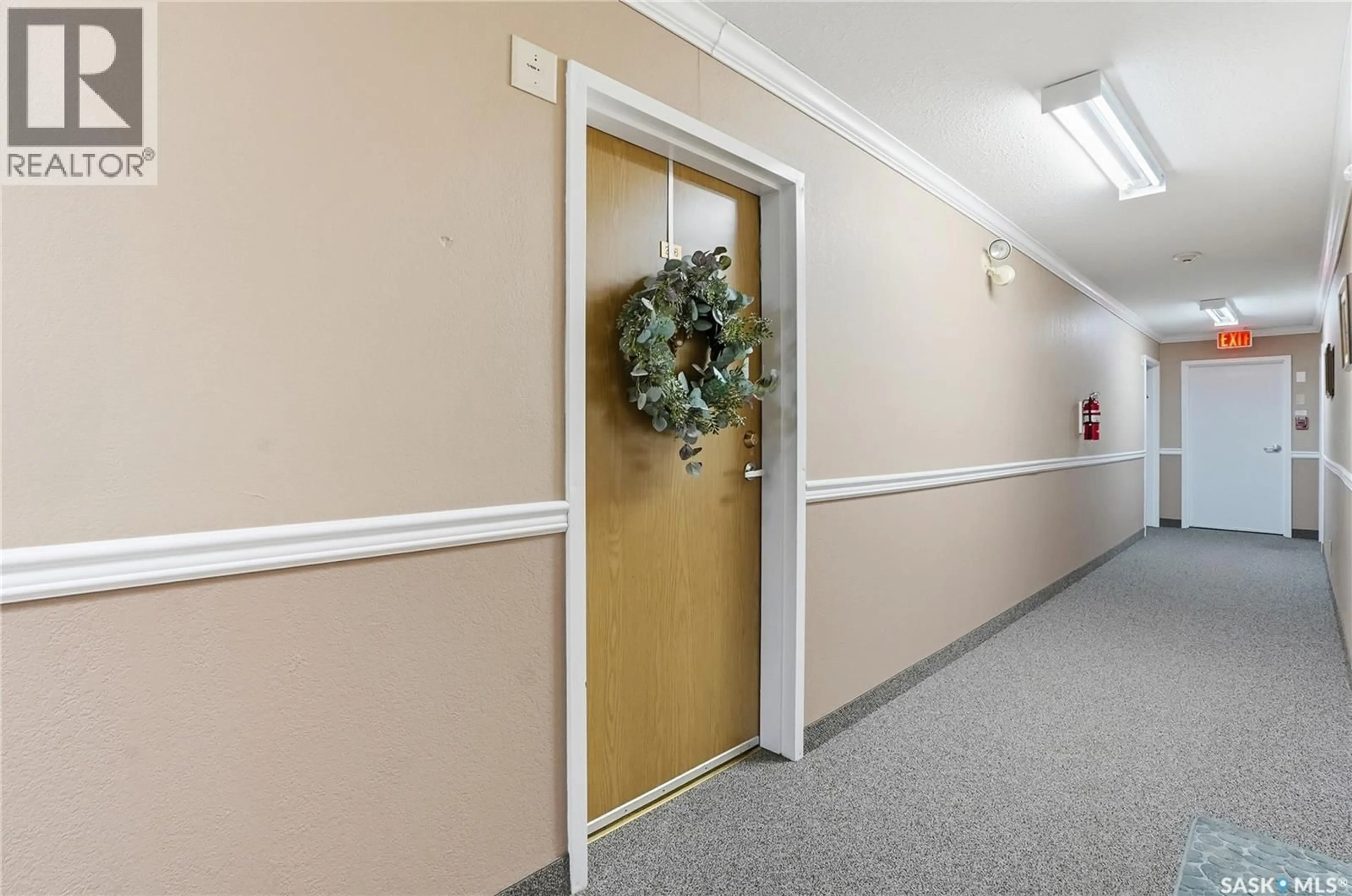 Indoor foyer for 206 - 3130 LOUISE STREET, Saskatoon Saskatchewan S7J3L8