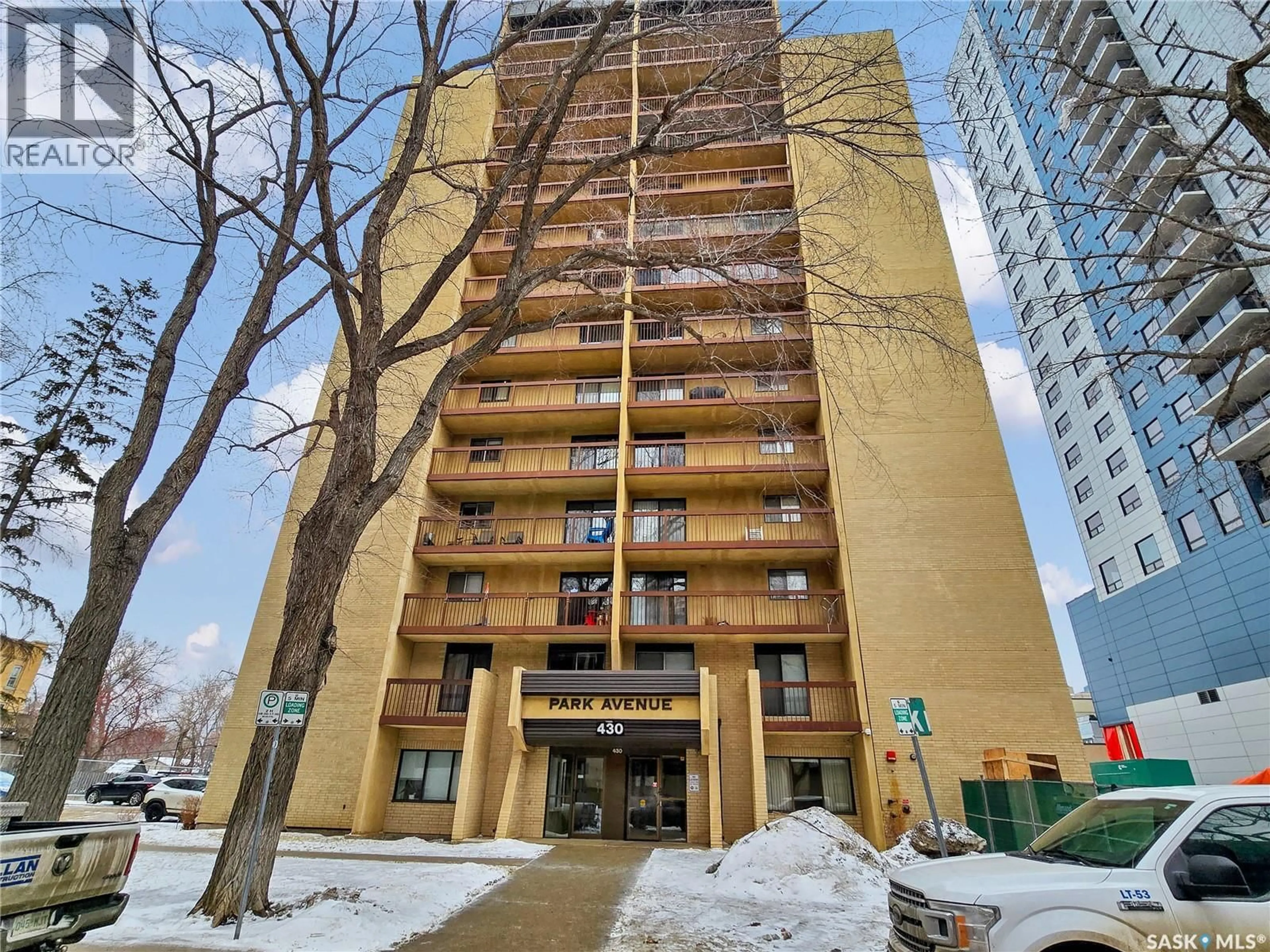 Indoor foyer for N - 606 430 5TH AVENUE, Saskatoon Saskatchewan S7K6Z2