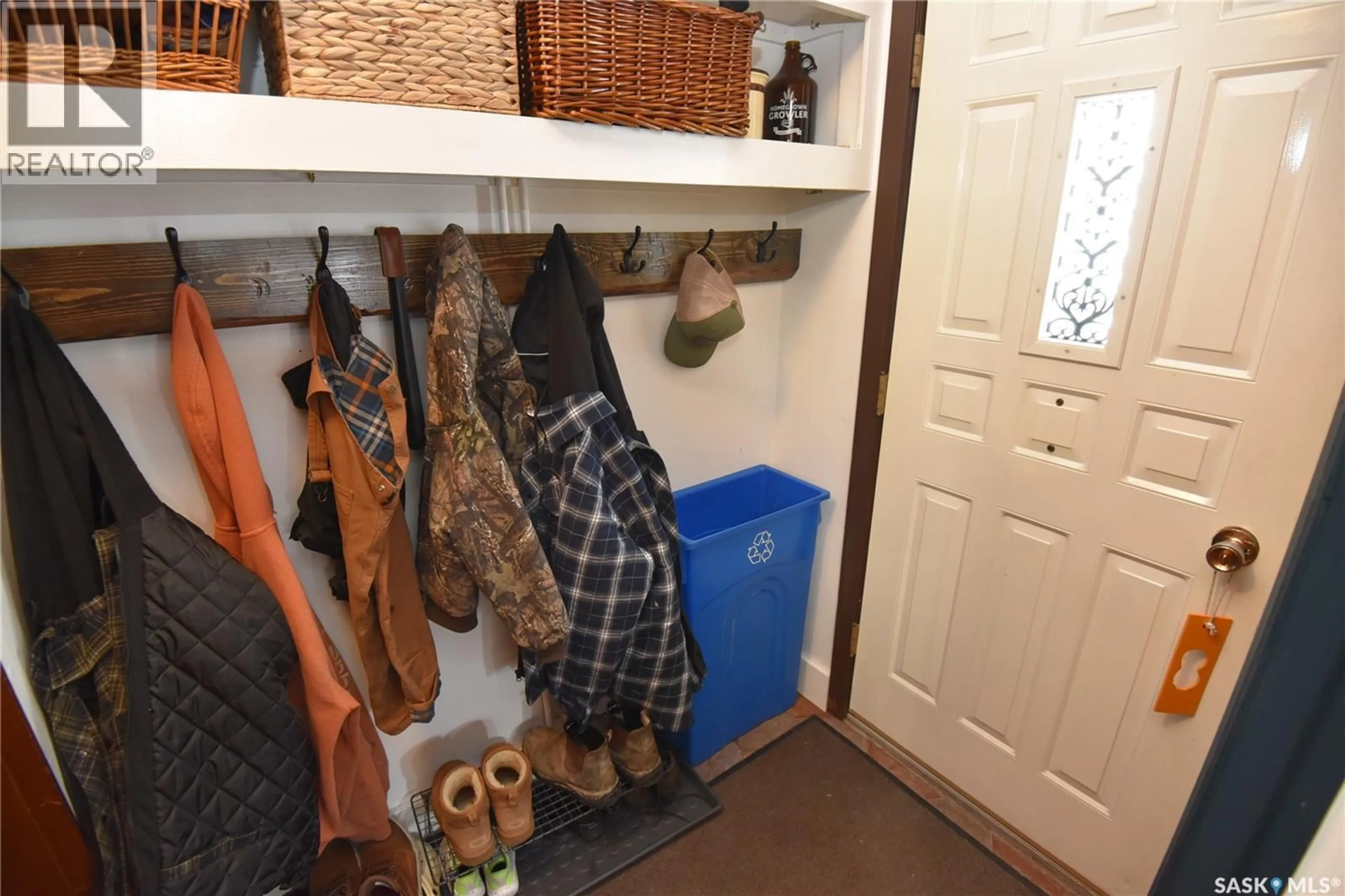 Indoor entryway for 115 4TH AVENUE, Nipawin Saskatchewan S0E1E0