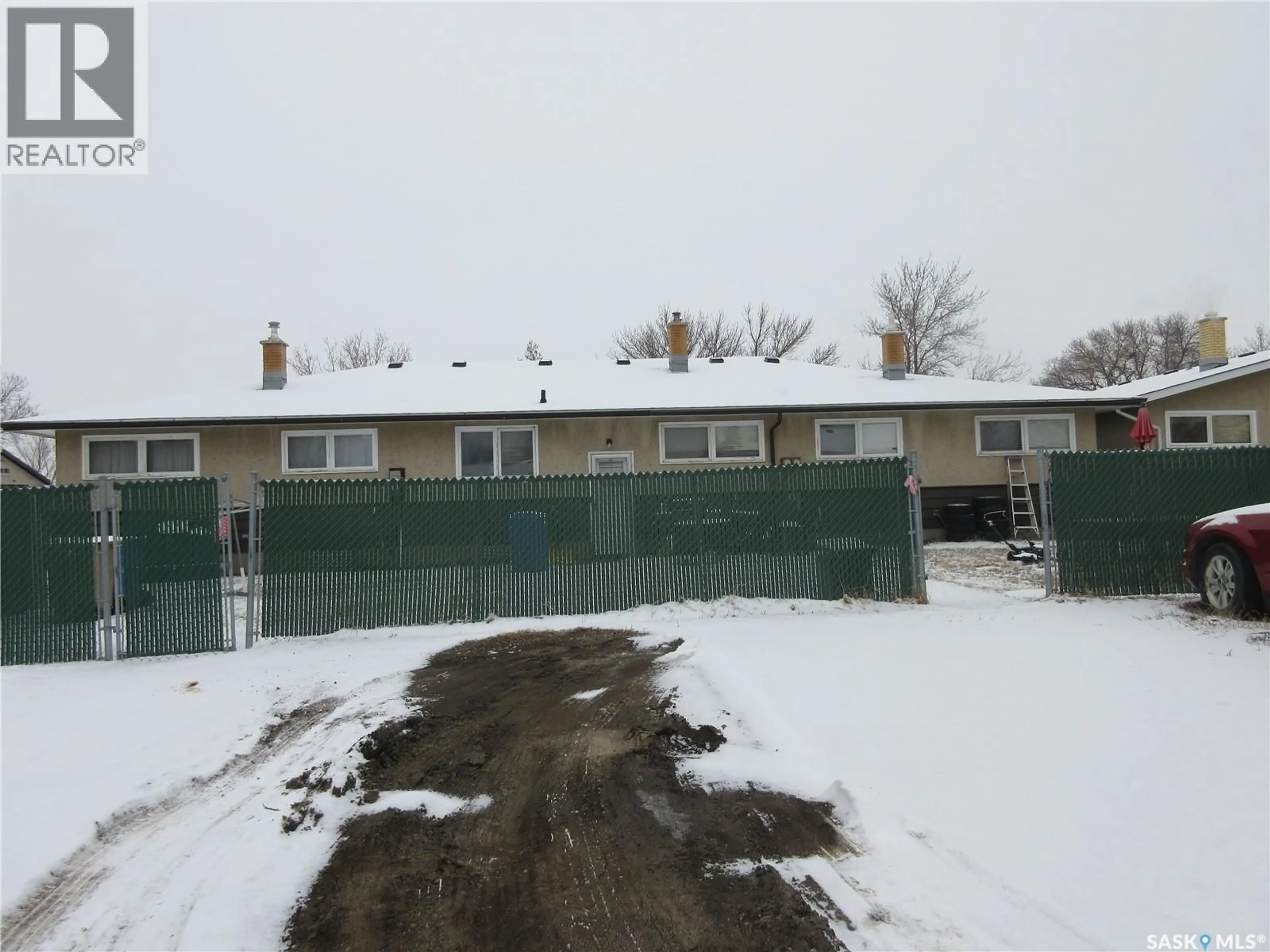 A pic from outside/outdoor area/front of a property/back of a property/a pic from drone, building for 182 ROTHWELL CRESCENT, Regina Saskatchewan S4N1R8