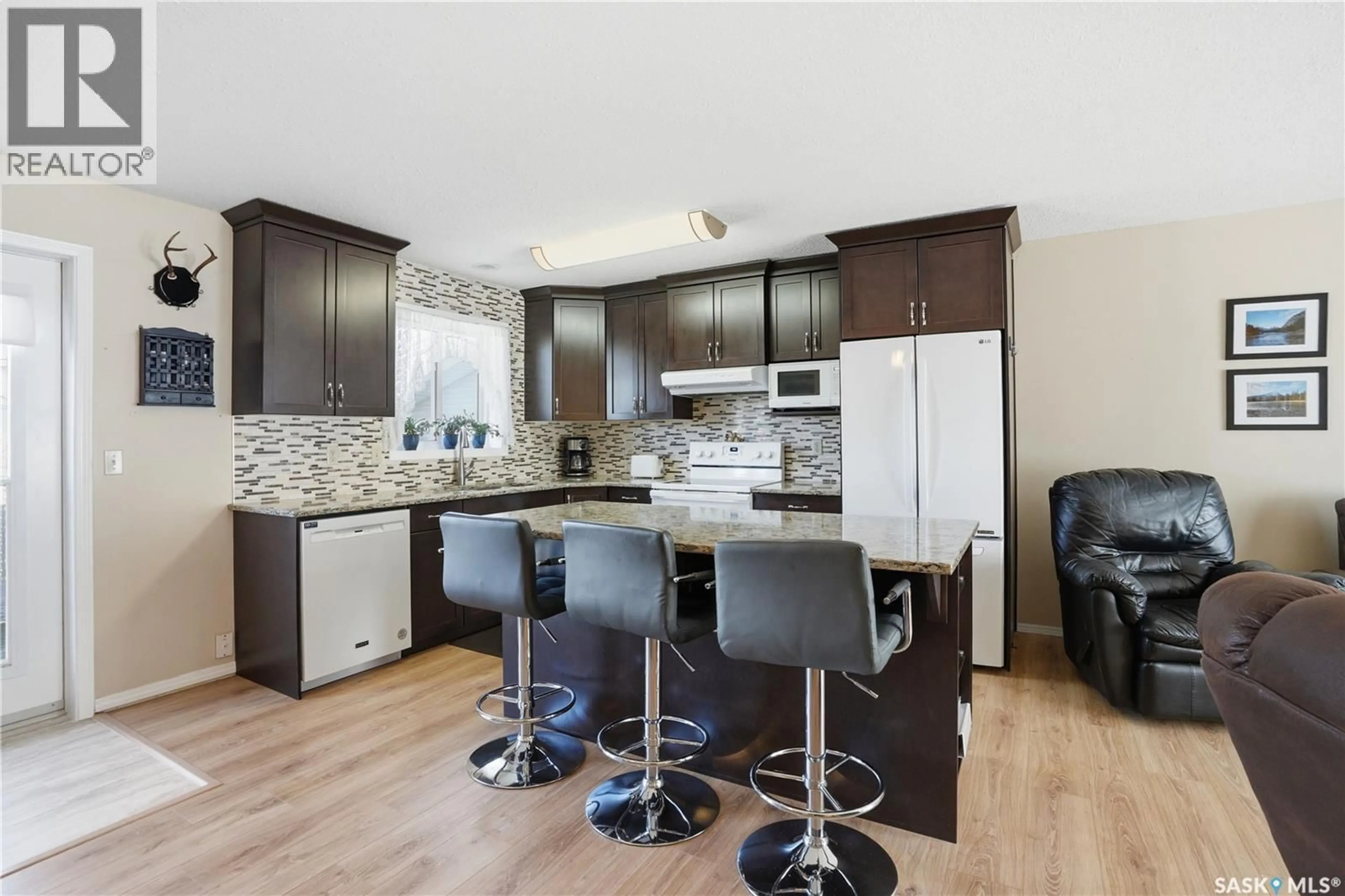 Open concept kitchen, unknown for 425 5TH STREET, Martensville Saskatchewan S0K2T0