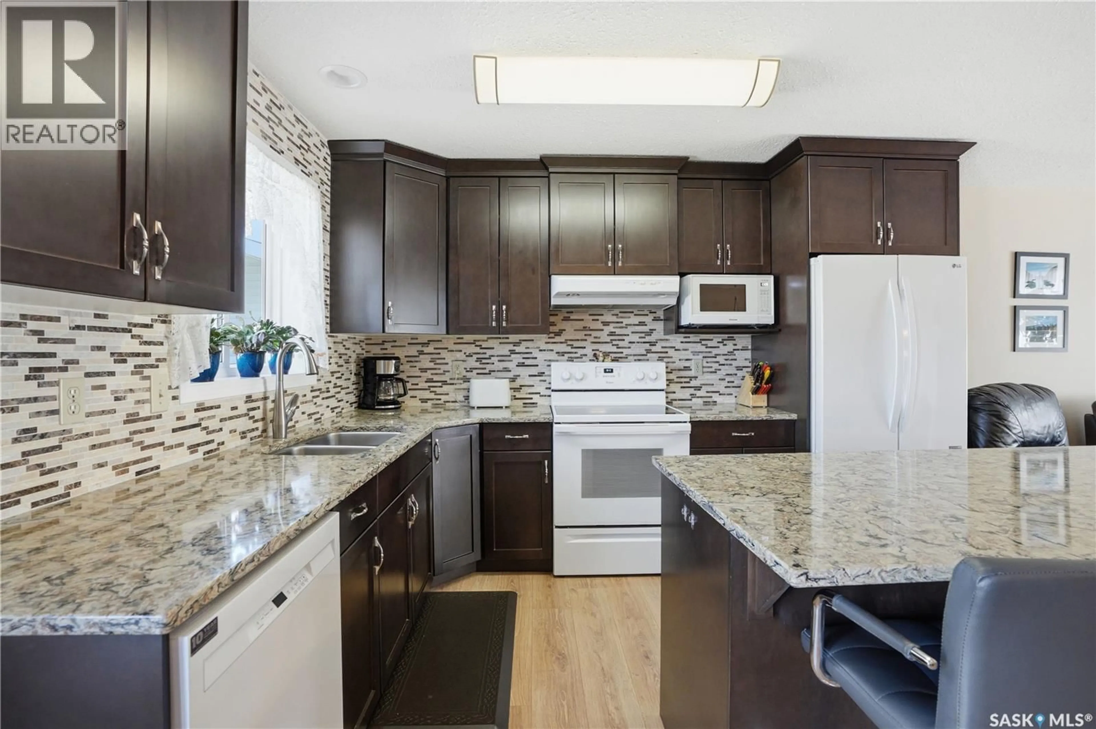 Contemporary kitchen, ceramic/tile floor for 425 5TH STREET, Martensville Saskatchewan S0K2T0