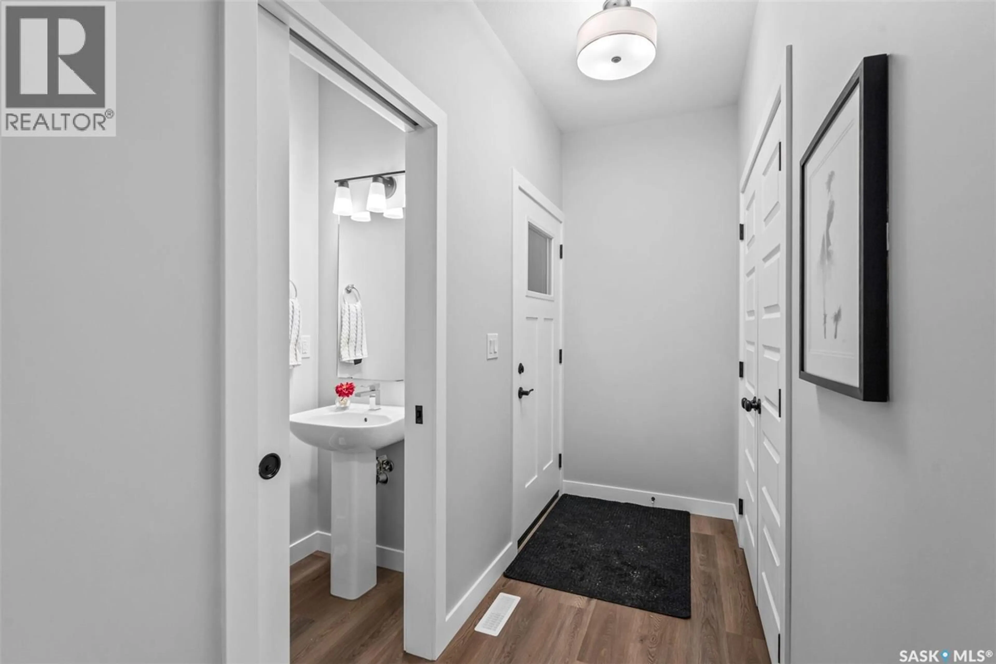 Indoor entryway for 3041 GREEN TURTLE ROAD, Regina Saskatchewan S4V4E6