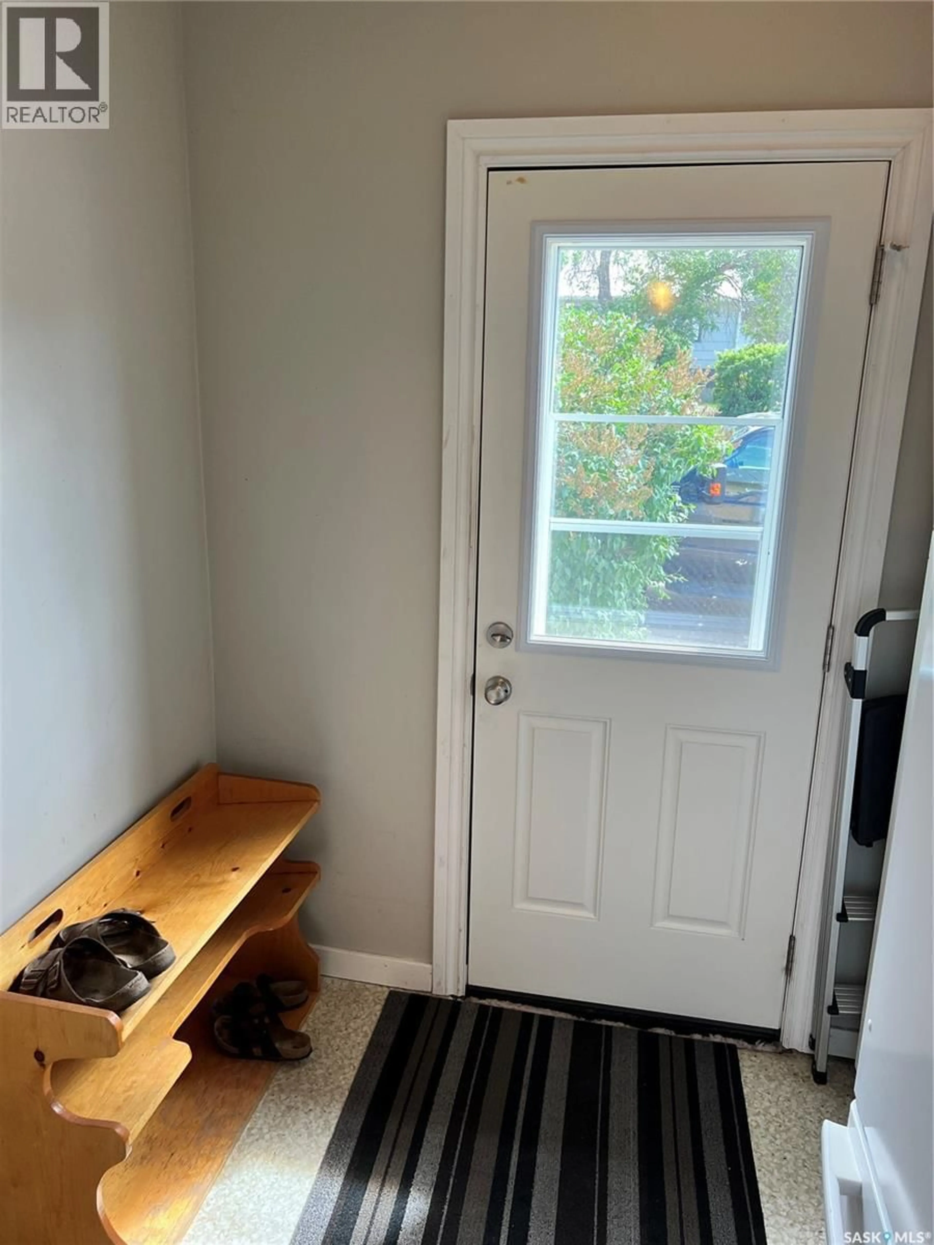 Indoor entryway for 195 ENSIGN STREET, Pennant Saskatchewan S0N1X0