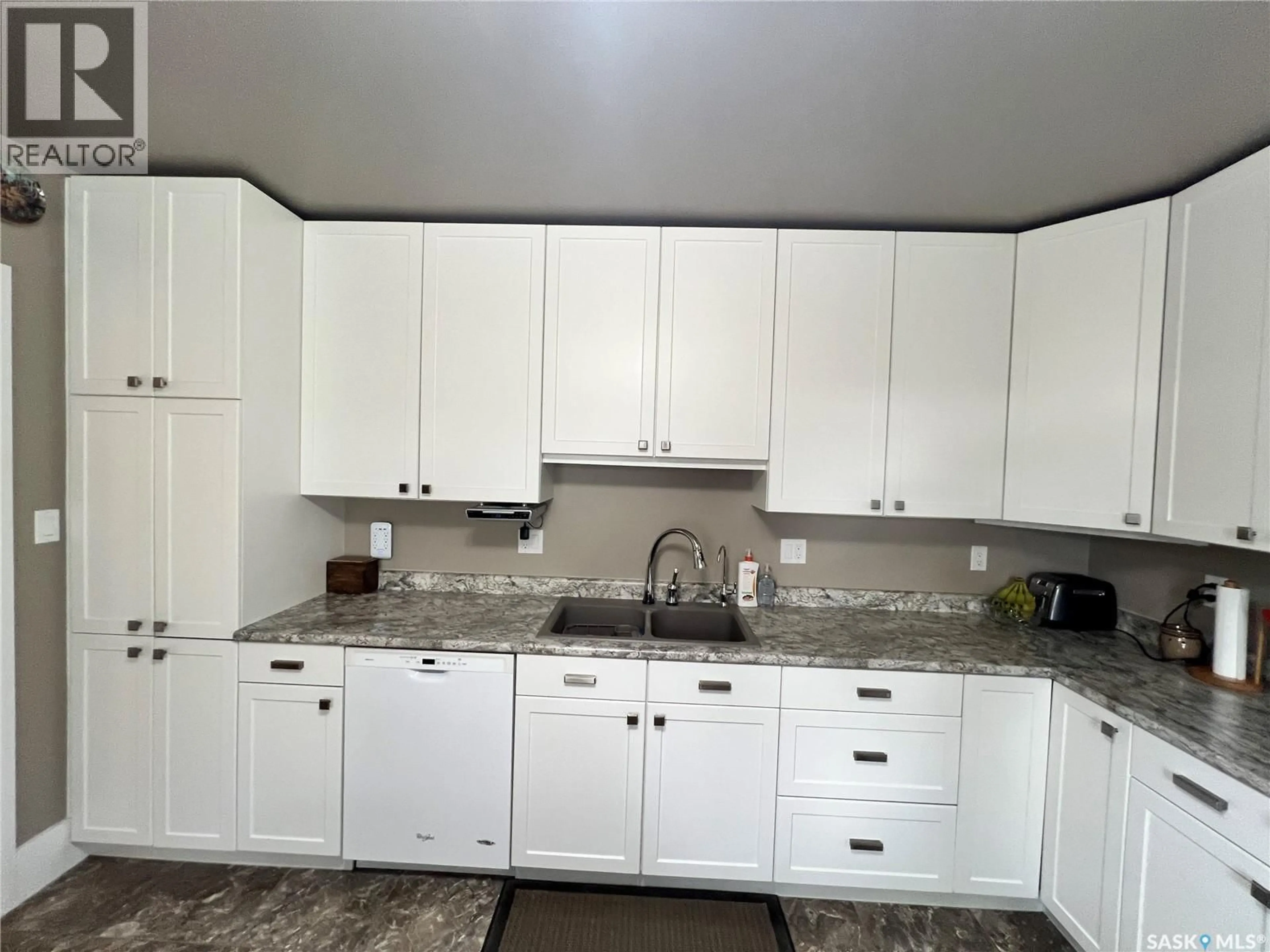 Standard kitchen, unknown for 195 ENSIGN STREET, Pennant Saskatchewan S0N1X0