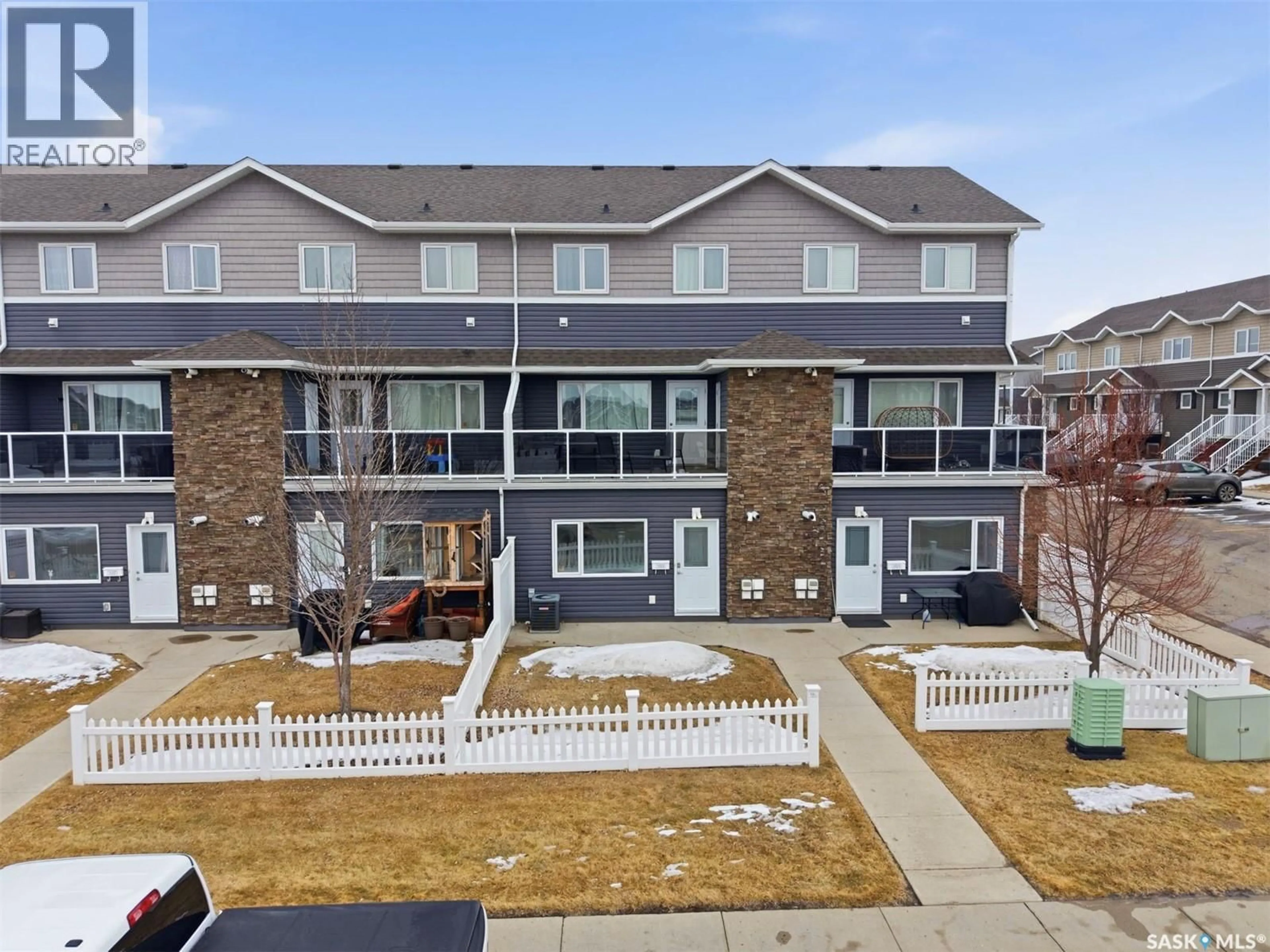 A pic from outside/outdoor area/front of a property/back of a property/a pic from drone, unknown for 103 - 275 PRINGLE LANE, Saskatoon Saskatchewan S7T0T5