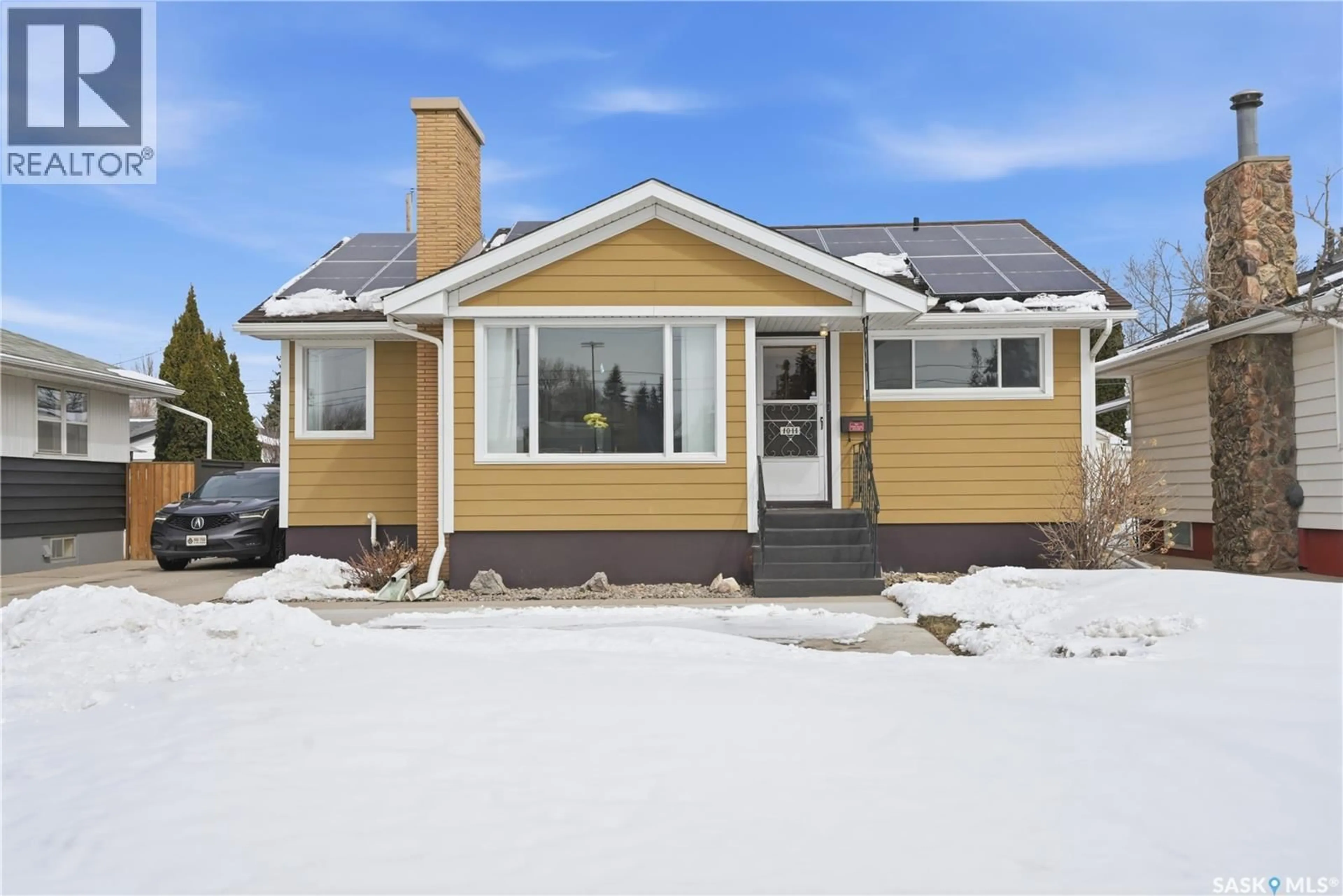 Home with vinyl exterior material, street for 1011 TAYLOR STREET, Saskatoon Saskatchewan S7H1W4