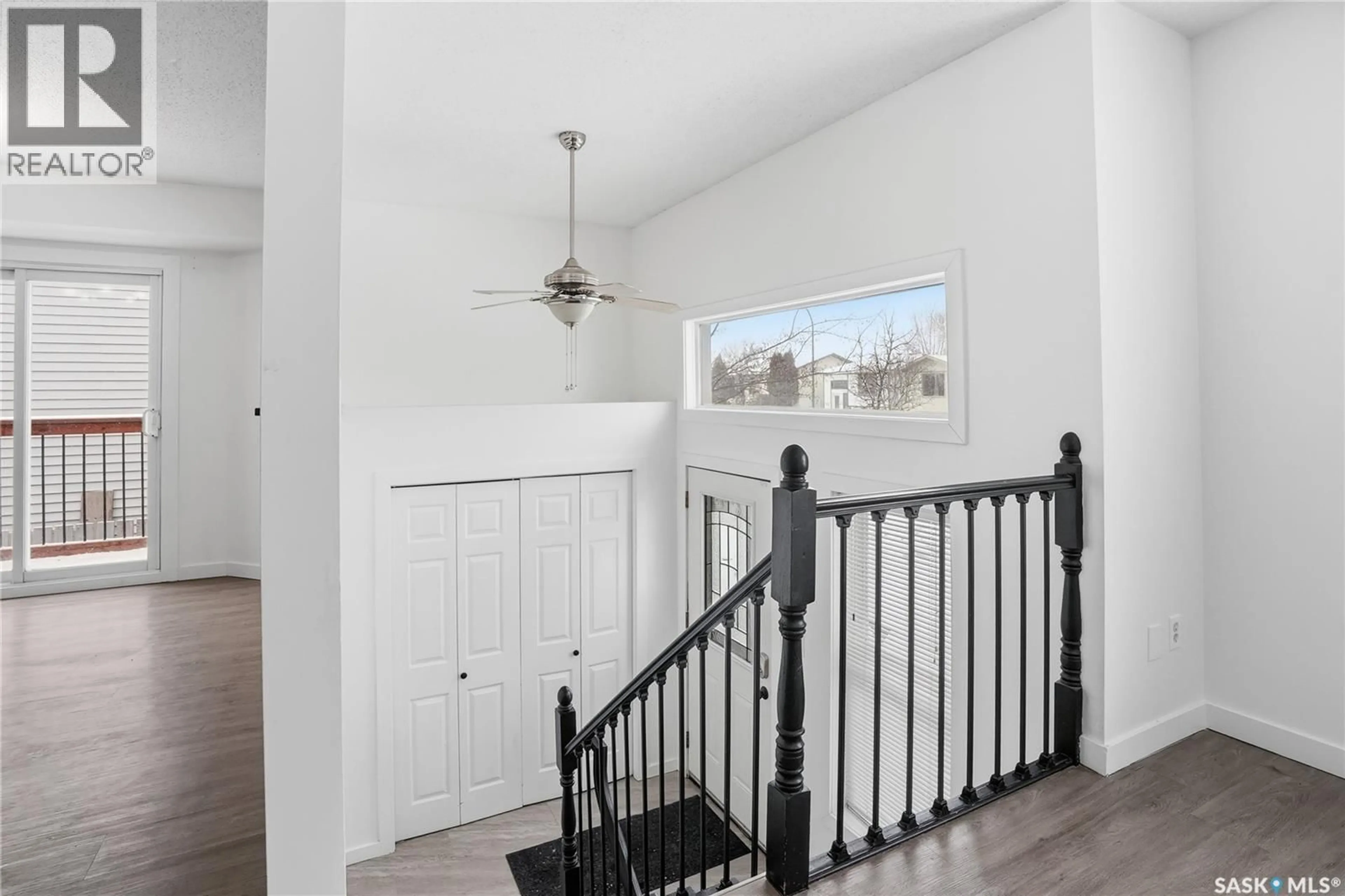 Indoor entryway for 330 CARTER CRESCENT, Saskatoon Saskatchewan S7L7K5