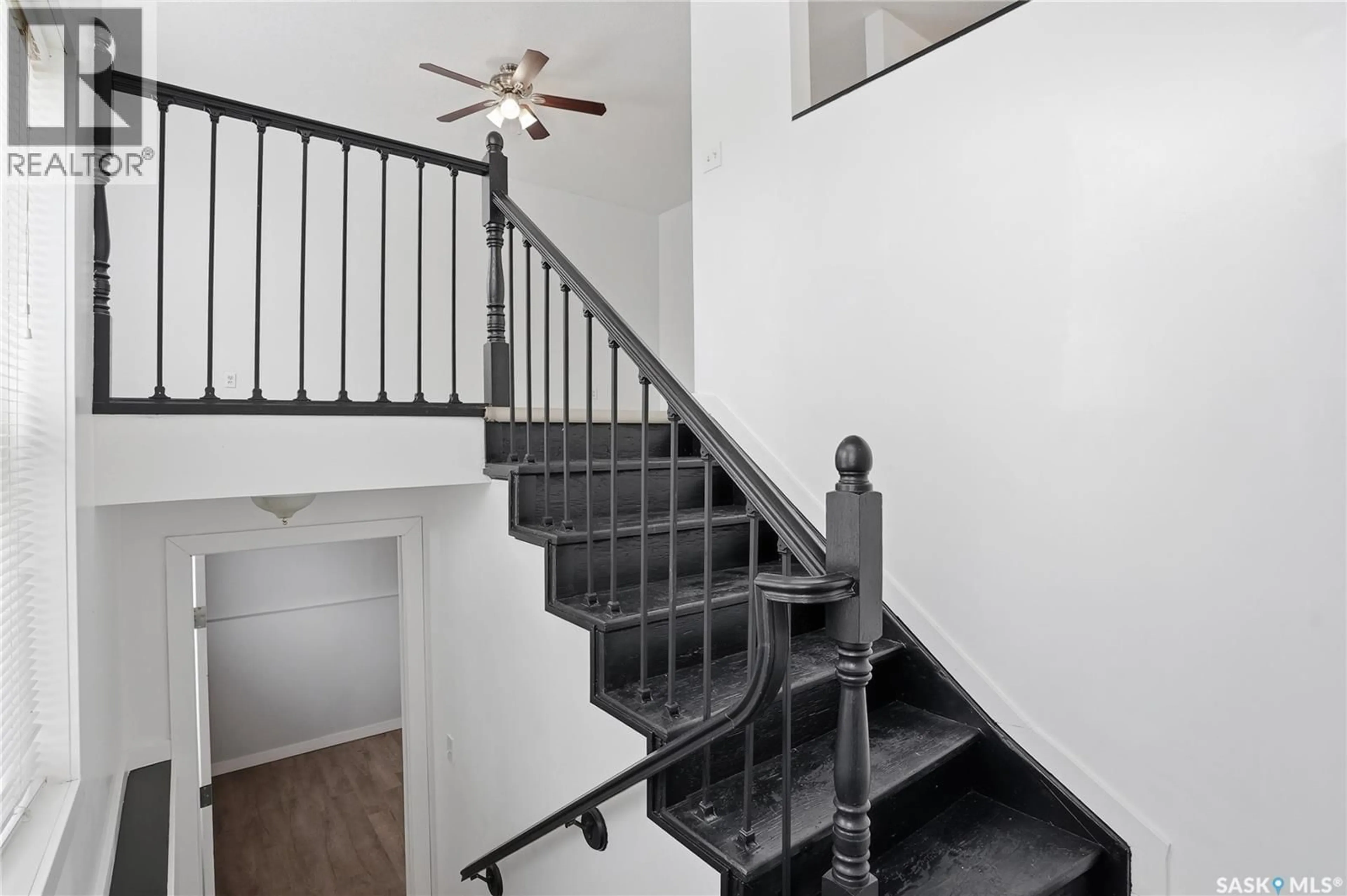 Stairs for 330 CARTER CRESCENT, Saskatoon Saskatchewan S7L7K5