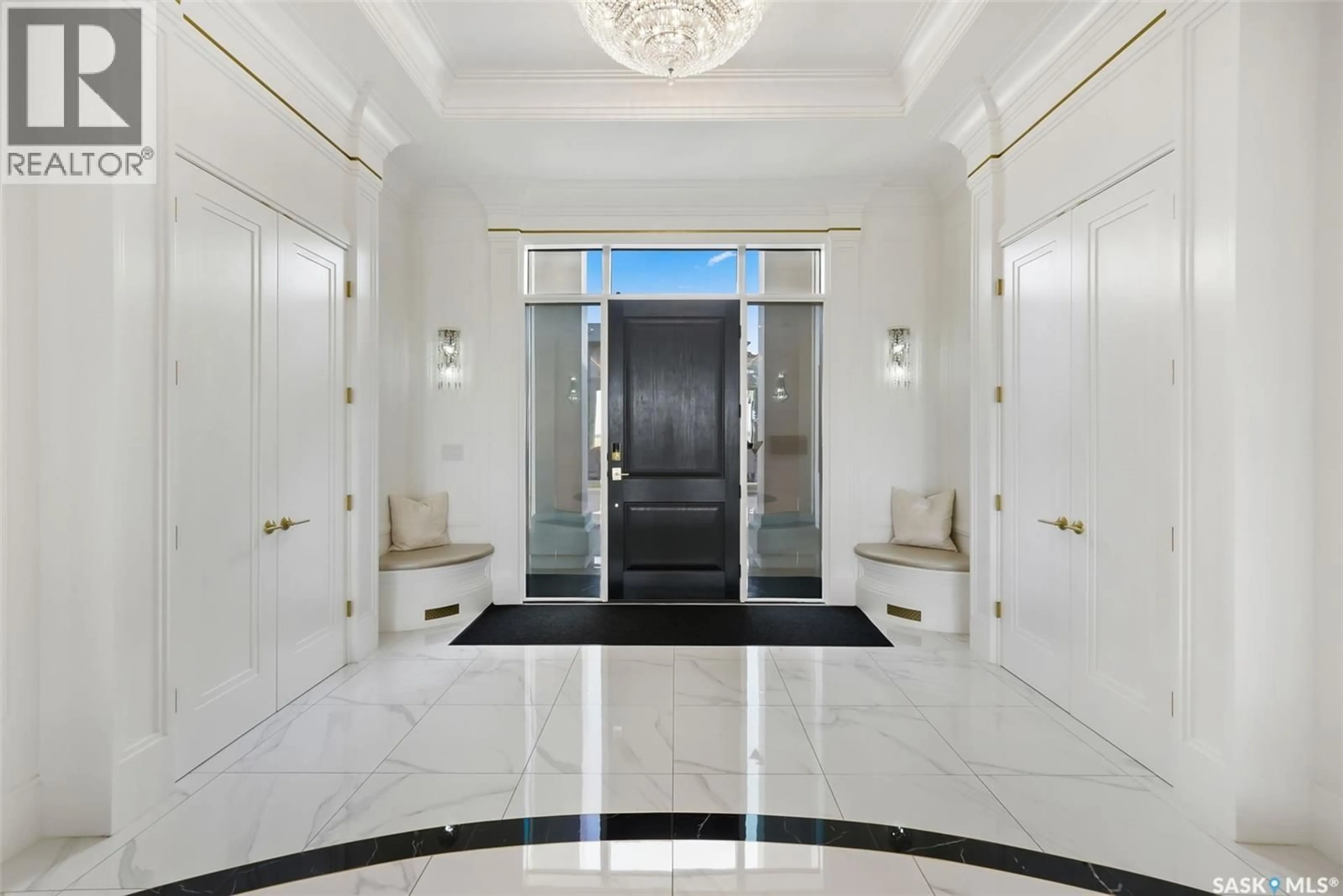 Indoor foyer for 4404 WILD ROSE DRIVE, Regina Saskatchewan S4V3V6