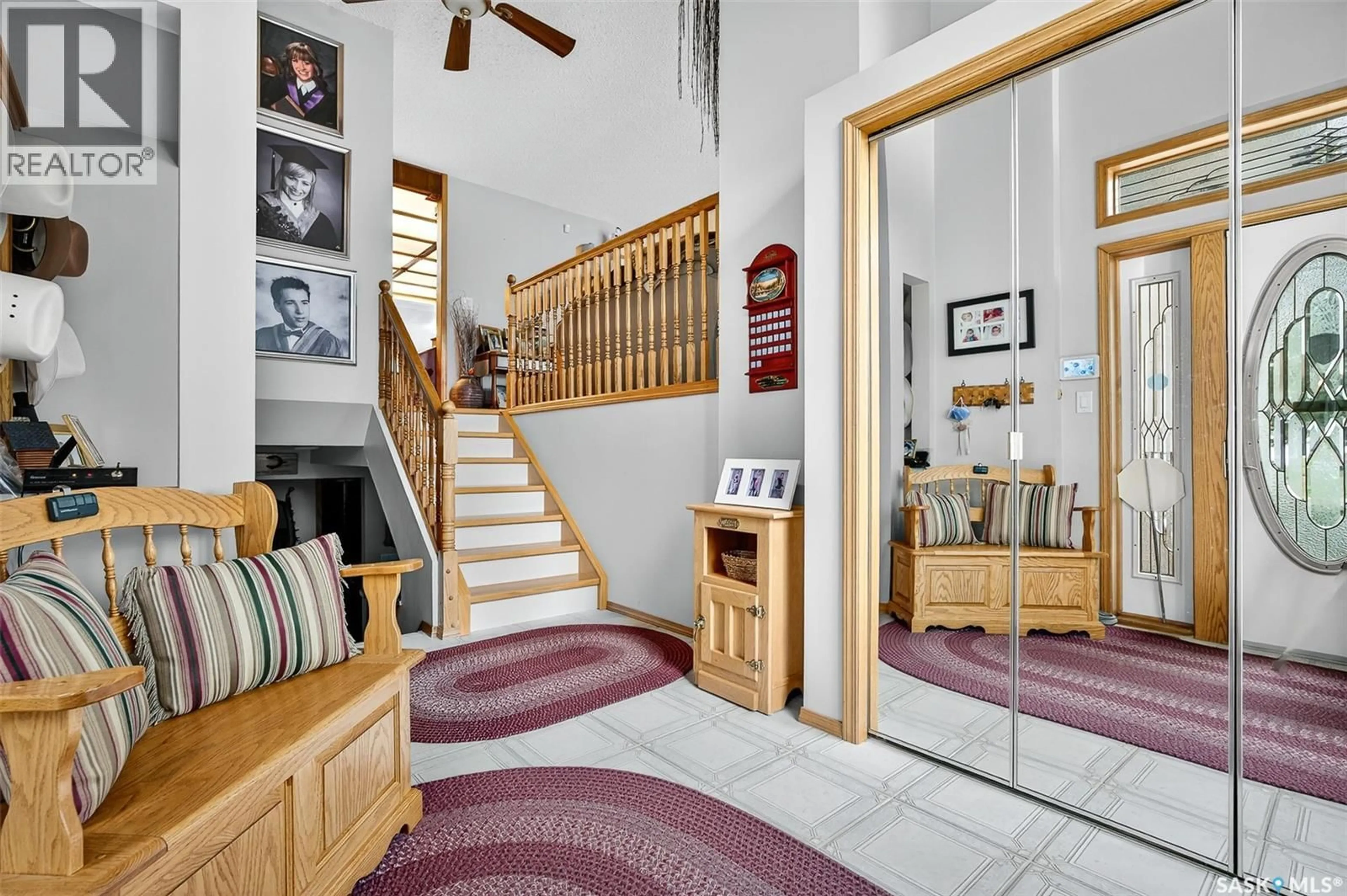 Indoor foyer for 80 BLUEBELL CRESCENT, Moose Jaw Saskatchewan S6J1A2