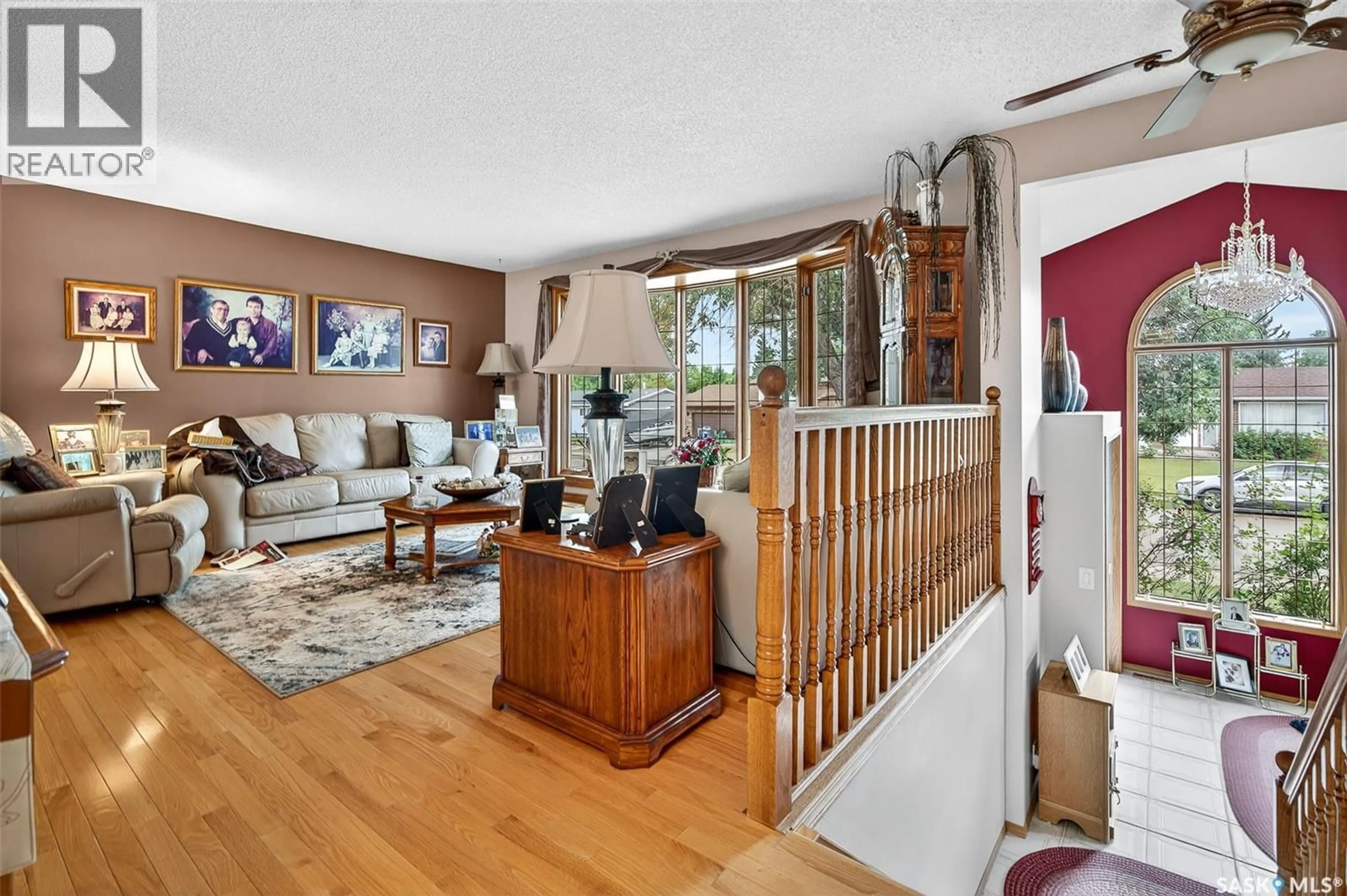 Indoor foyer for 80 BLUEBELL CRESCENT, Moose Jaw Saskatchewan S6J1A2