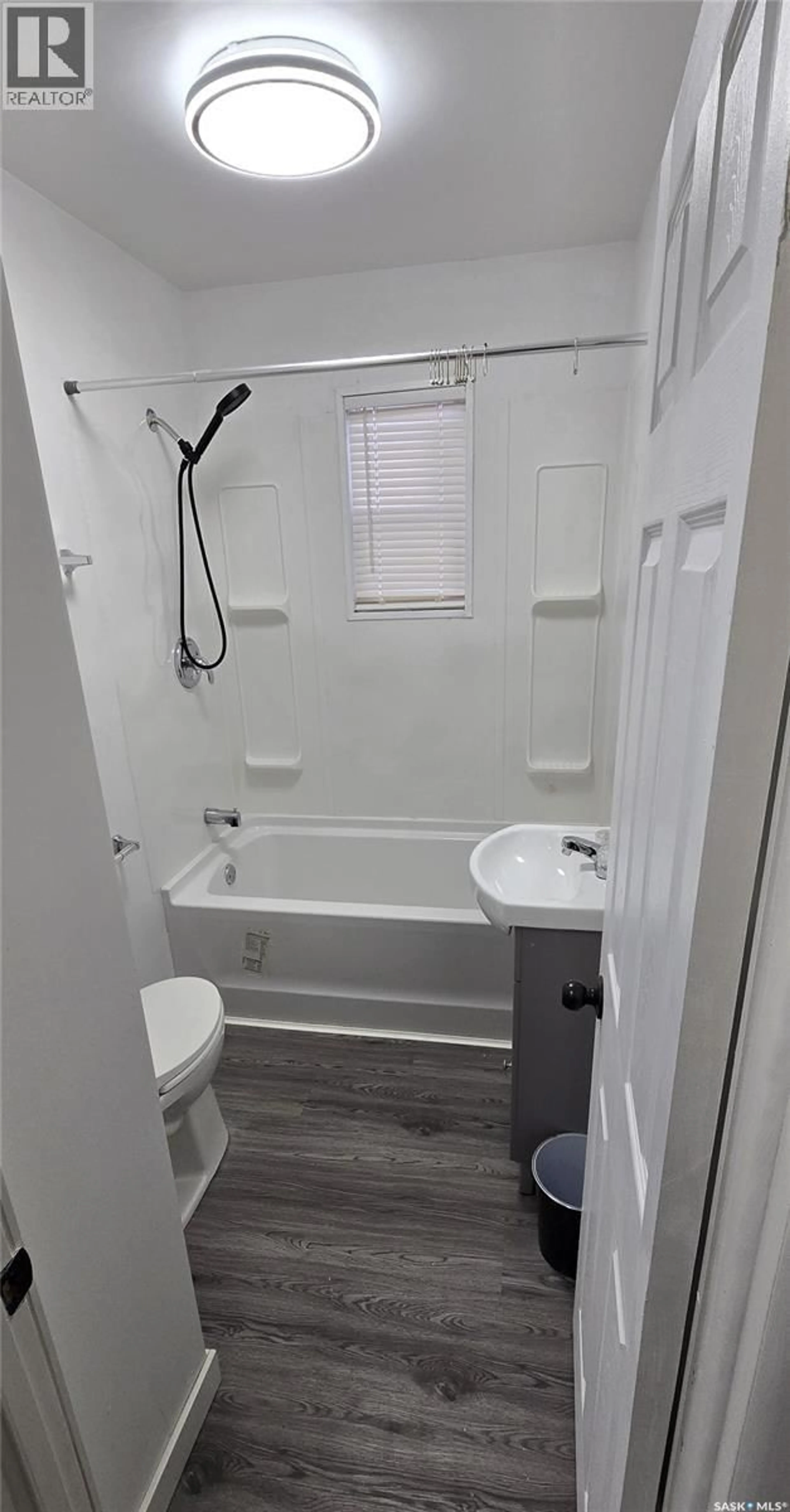 Standard bathroom, unknown for 700 MONTAGUE STREET, Regina Saskatchewan S4T3G9