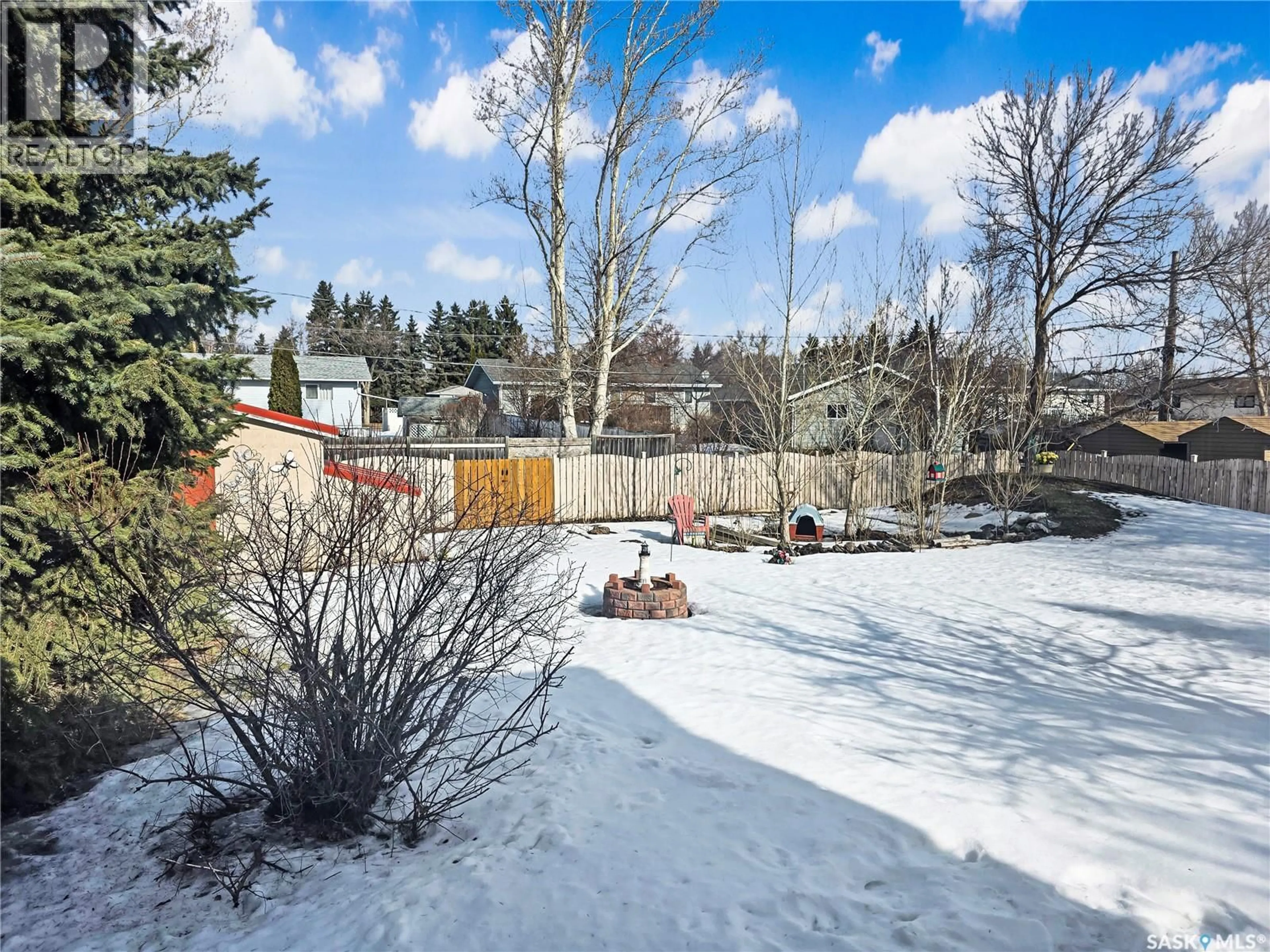 A pic from outside/outdoor area/front of a property/back of a property/a pic from drone, unknown for 1009 DEWDNEY STREET, Indian Head Saskatchewan S0G2K0
