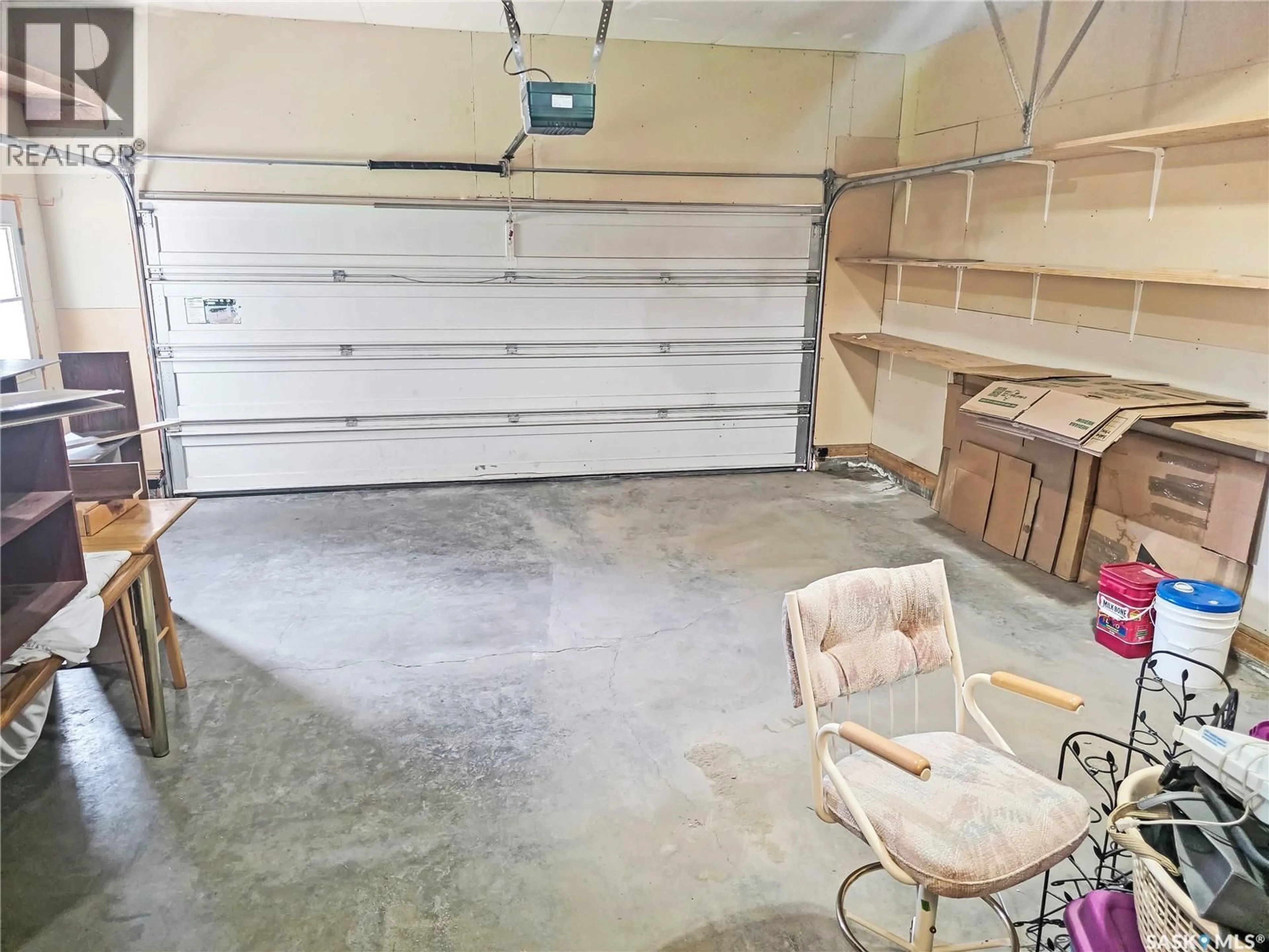 Indoor garage for 1009 DEWDNEY STREET, Indian Head Saskatchewan S0G2K0
