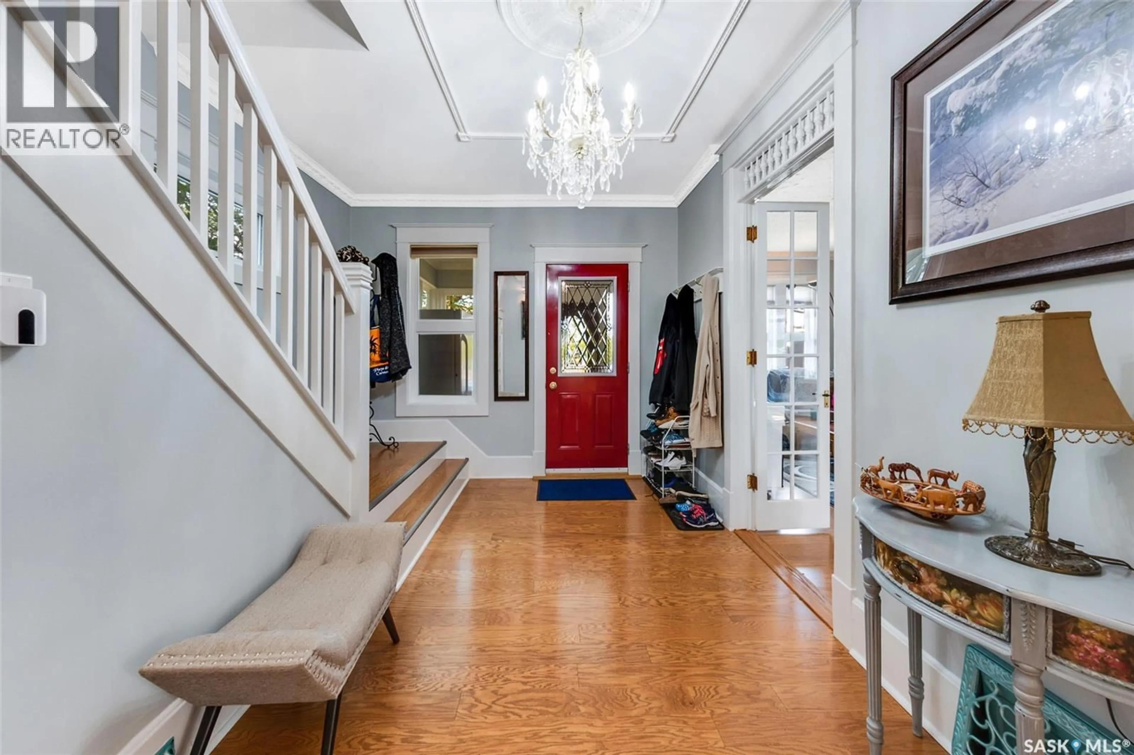 Indoor entryway for 518 12TH STREET, Saskatoon Saskatchewan S7N0H2