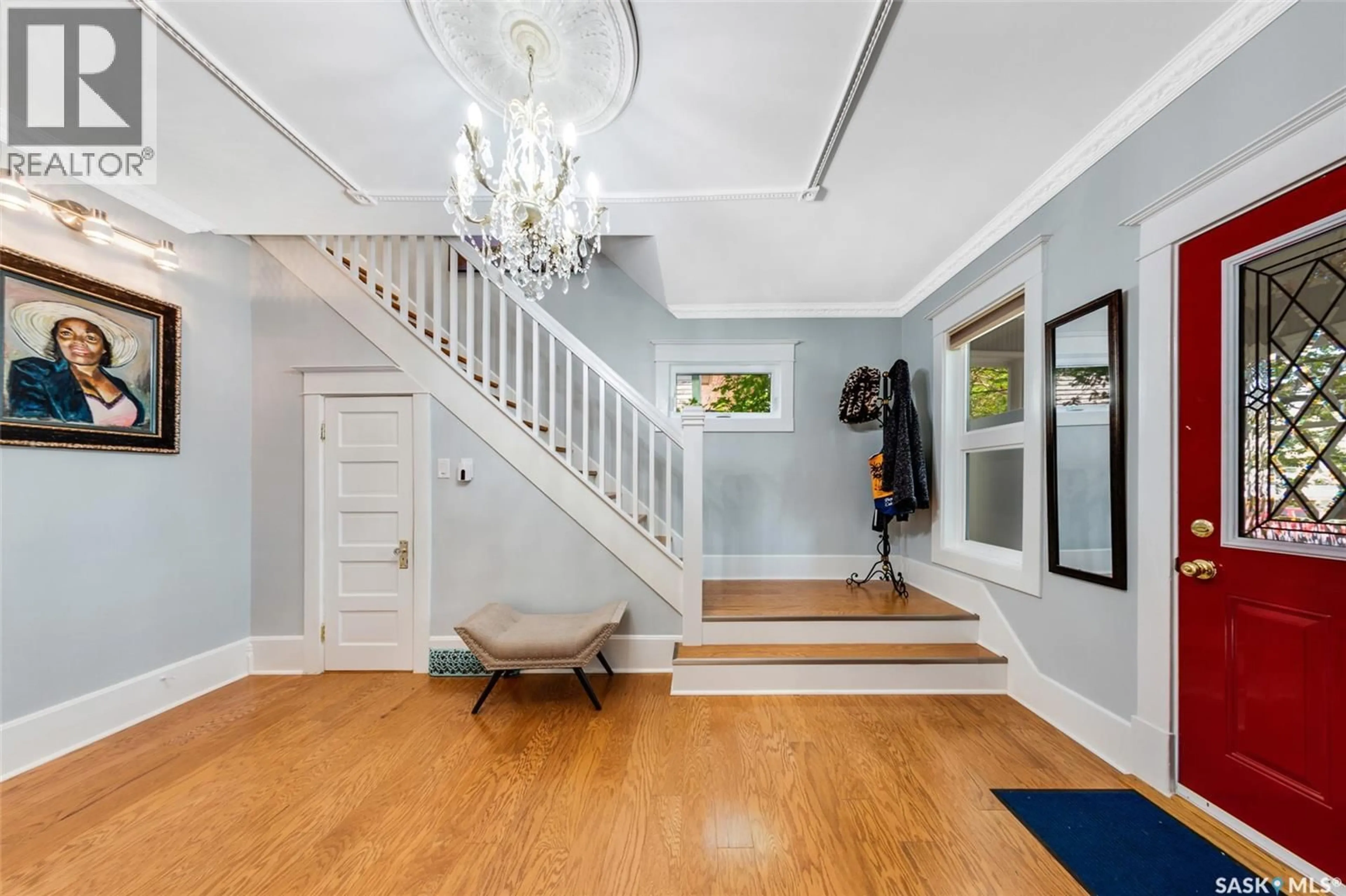 Indoor entryway for 518 12TH STREET, Saskatoon Saskatchewan S7N0H2