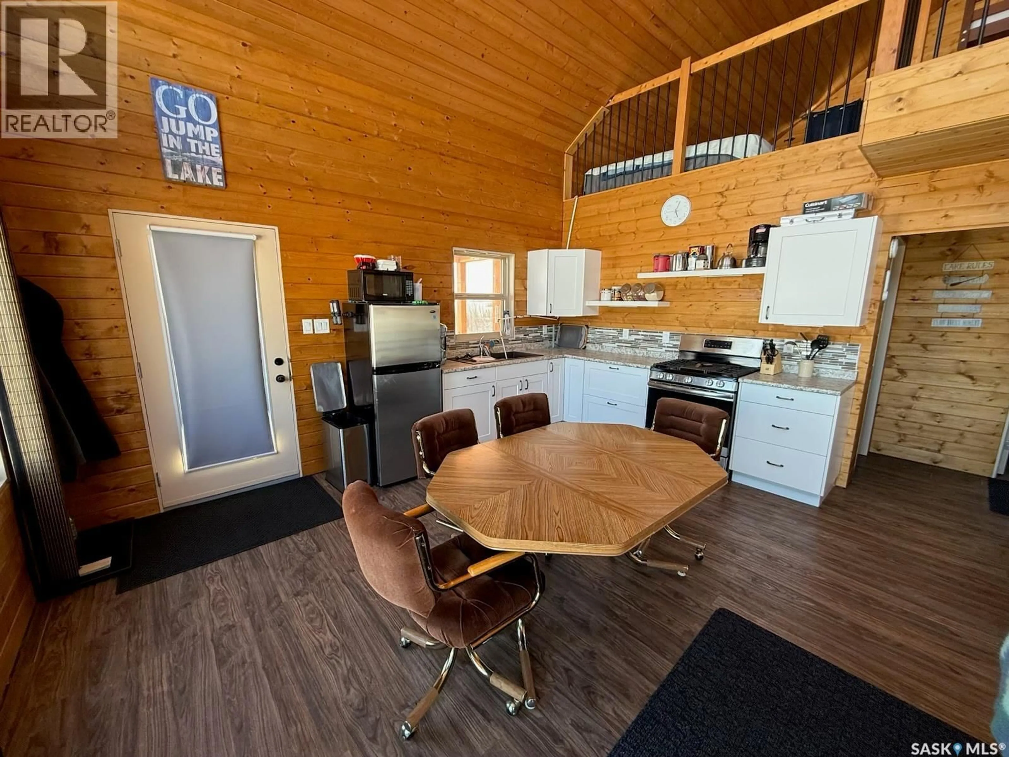 Standard kitchen, wood/laminate floor for CABIN IN REYNOLDS BAY, Northern Admin District Saskatchewan S0J1L0
