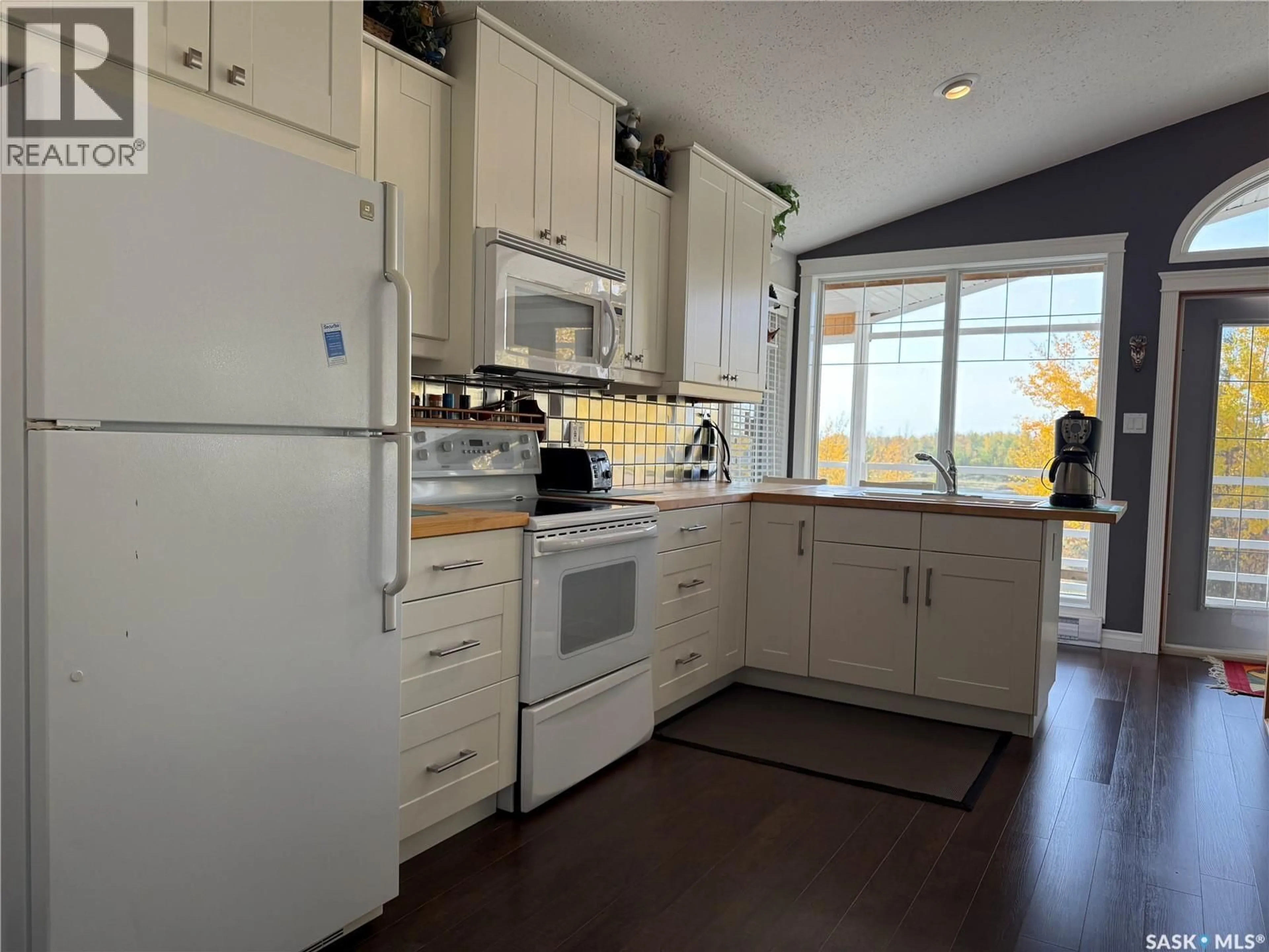 Open concept kitchen, unknown for 112 MIDGET ROAD, Buffalo Narrows Saskatchewan S0M0J0