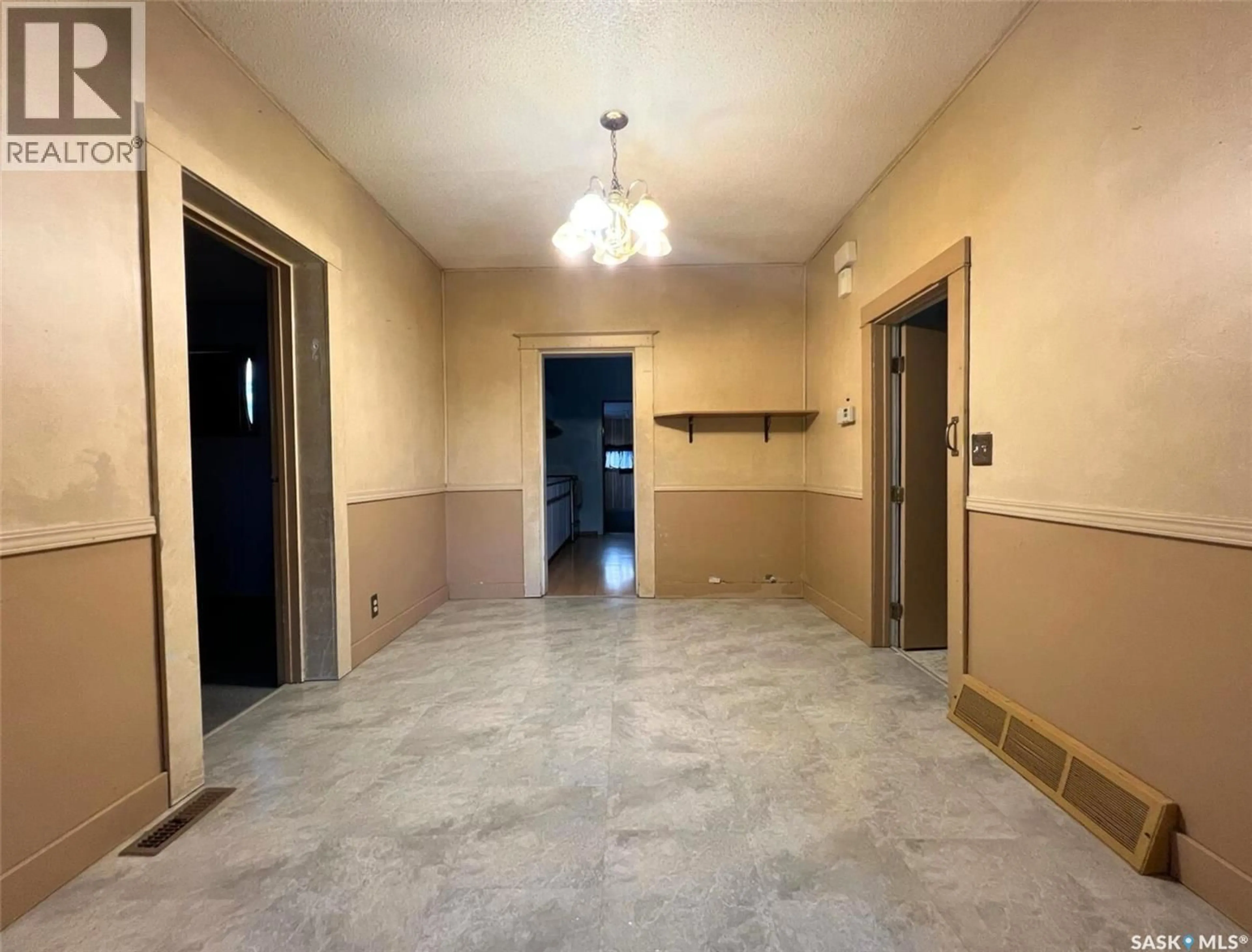 A pic of a room for 118 5TH AVENUE, Swift Current Saskatchewan S9H3M7