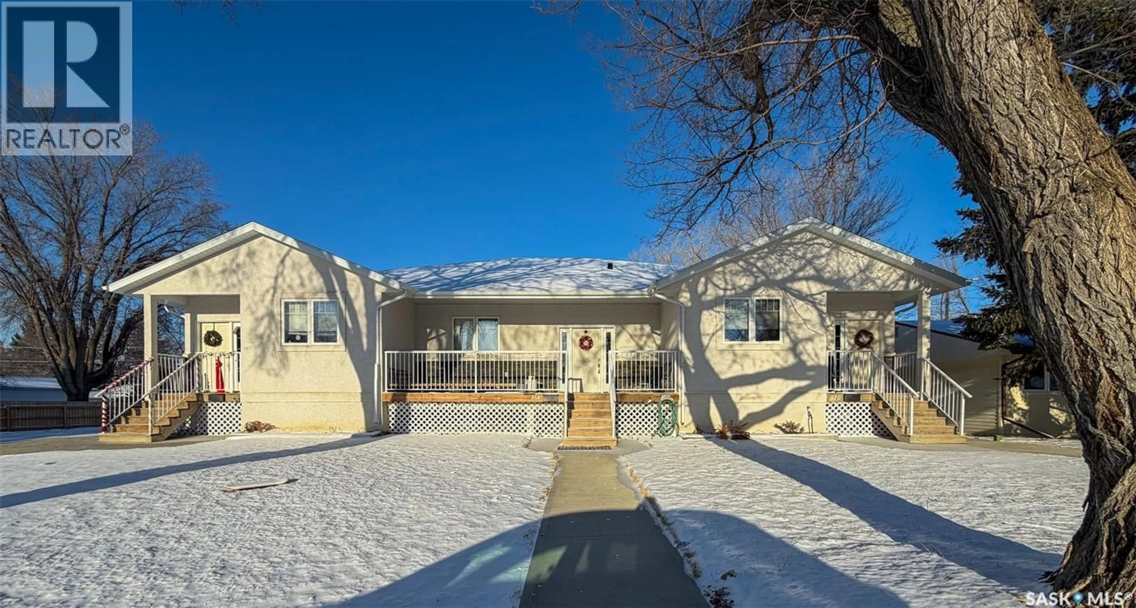 Patio, street for 266 - 270 14TH AVENUE, Swift Current Saskatchewan S9H2W7