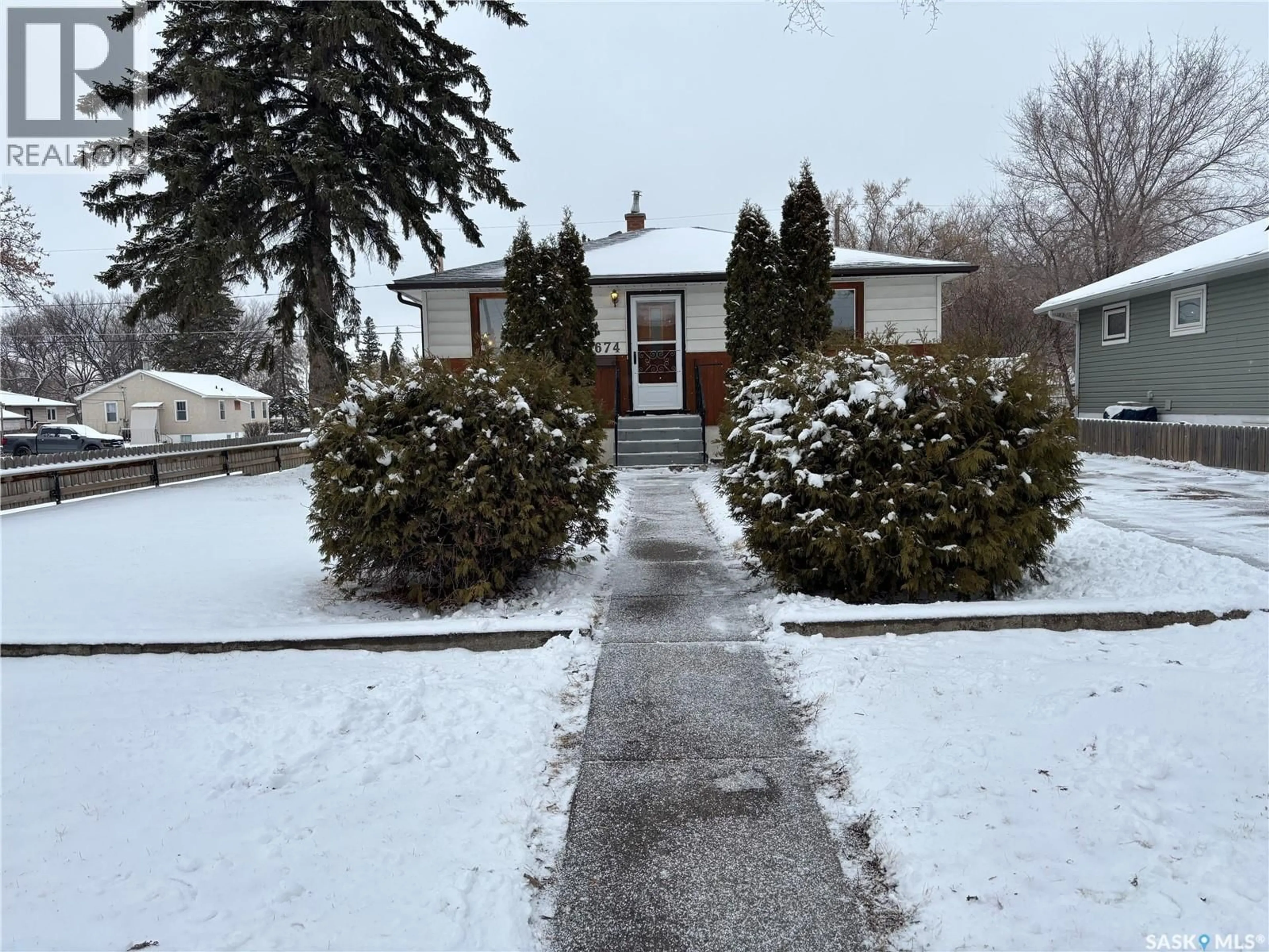 Unknown for 674 GRANDVIEW STREET, Moose Jaw Saskatchewan S6H5L4