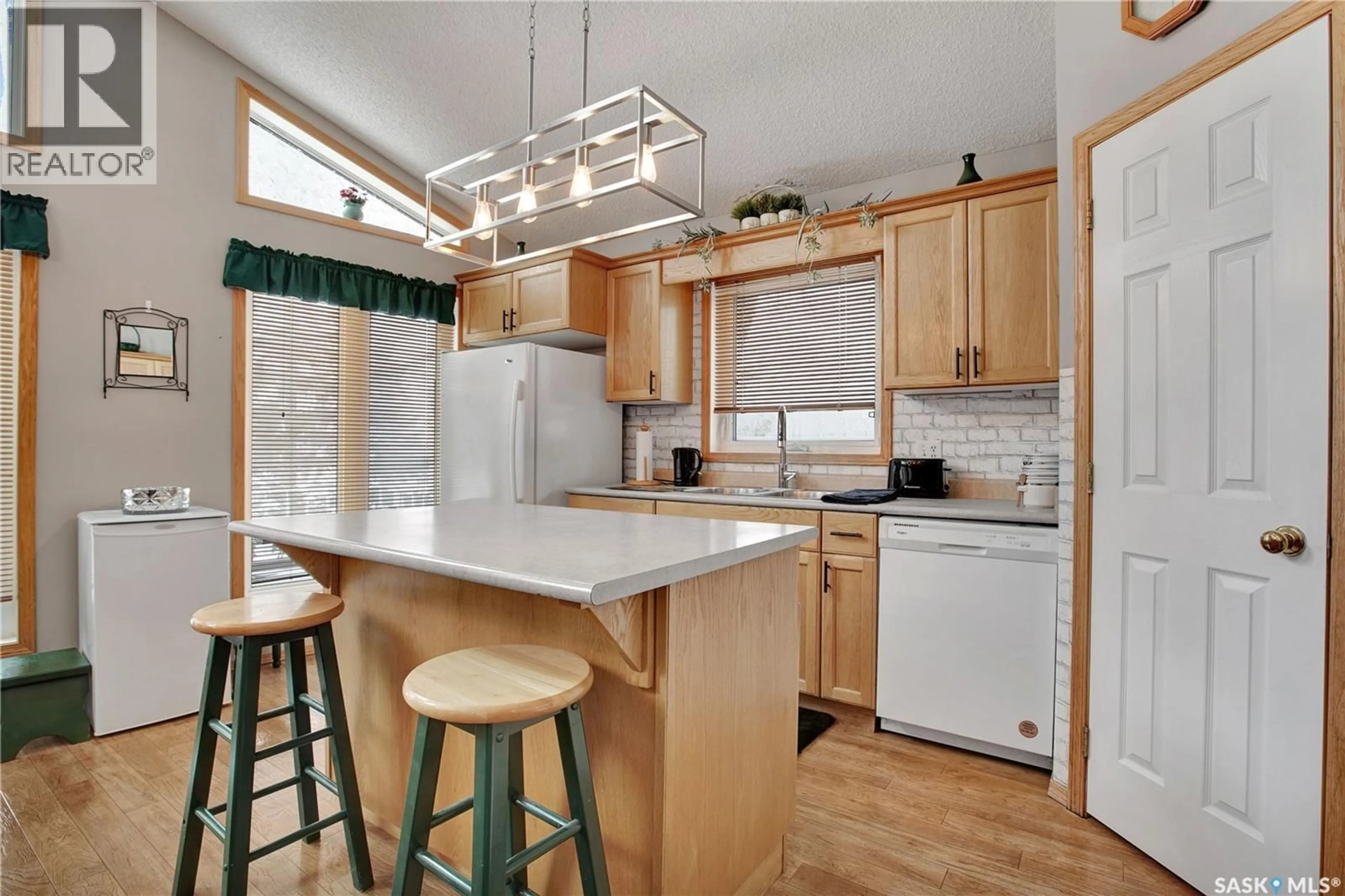 Open concept kitchen, unknown for 1675 GRASSWOOD ROAD, Corman Park Rm No. 344 Saskatchewan S7K1M2