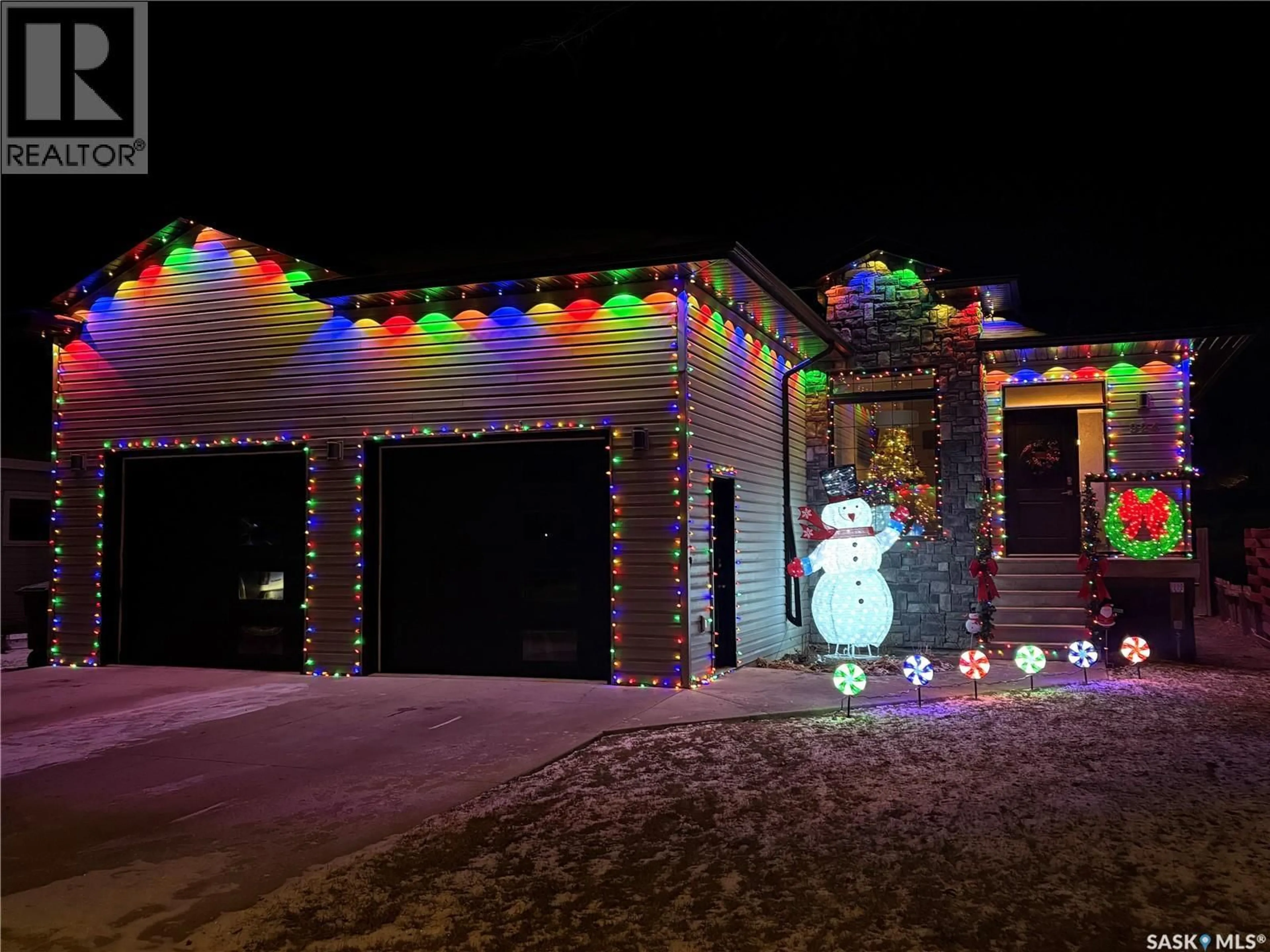Indoor entryway for 924 11TH STREET, Humboldt Saskatchewan S0K2A0