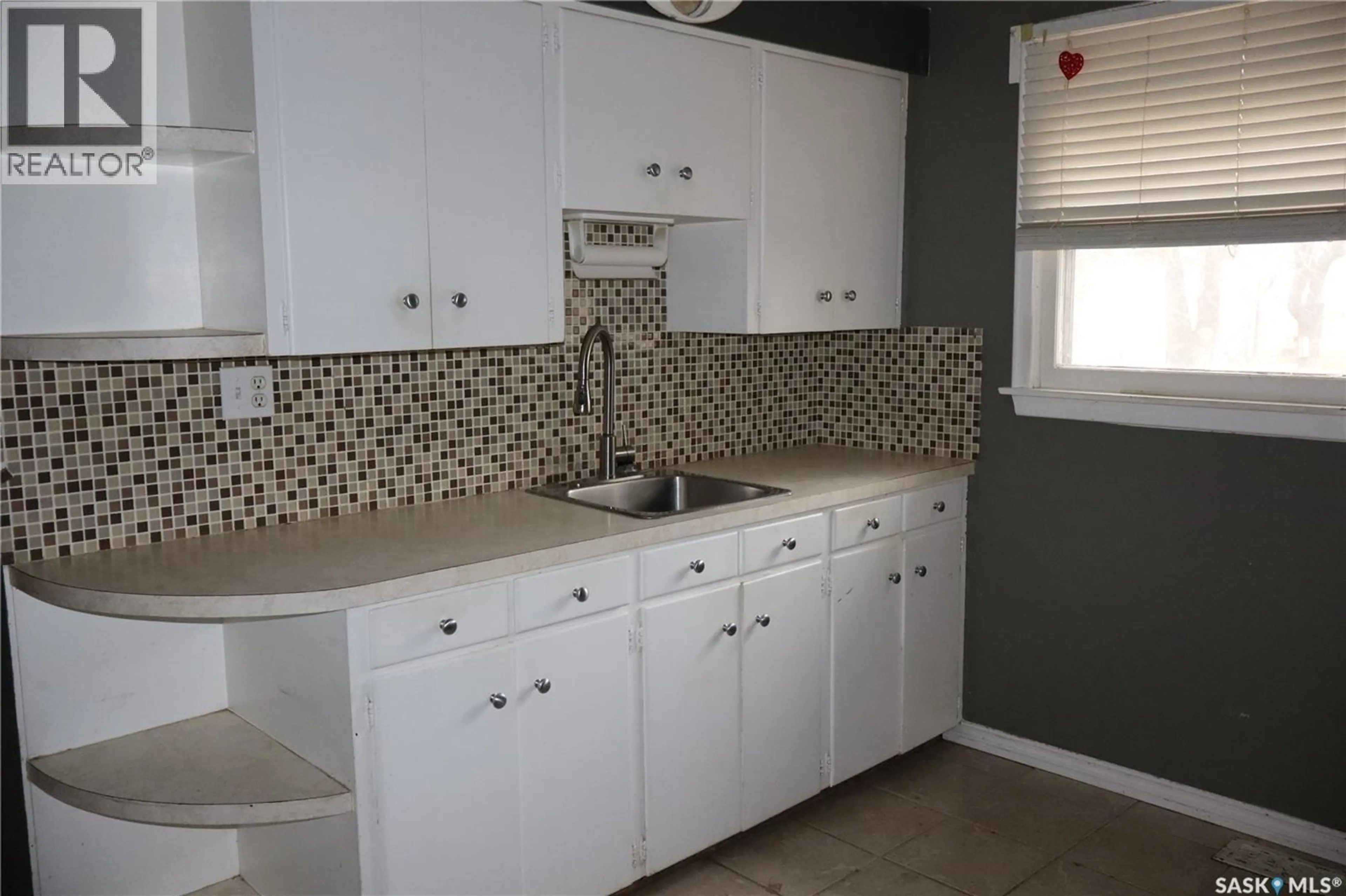 Standard kitchen, ceramic/tile floor for 764 FAIRFORD STREET, Moose Jaw Saskatchewan S6H0G2